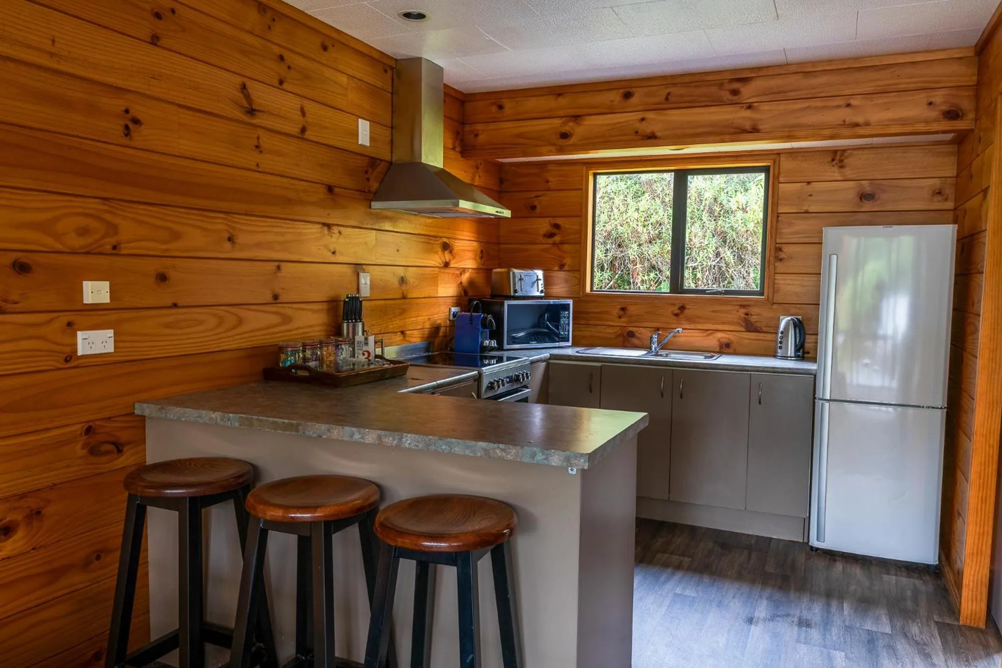 Kitchen or kitchenette in Rainforest Retreat