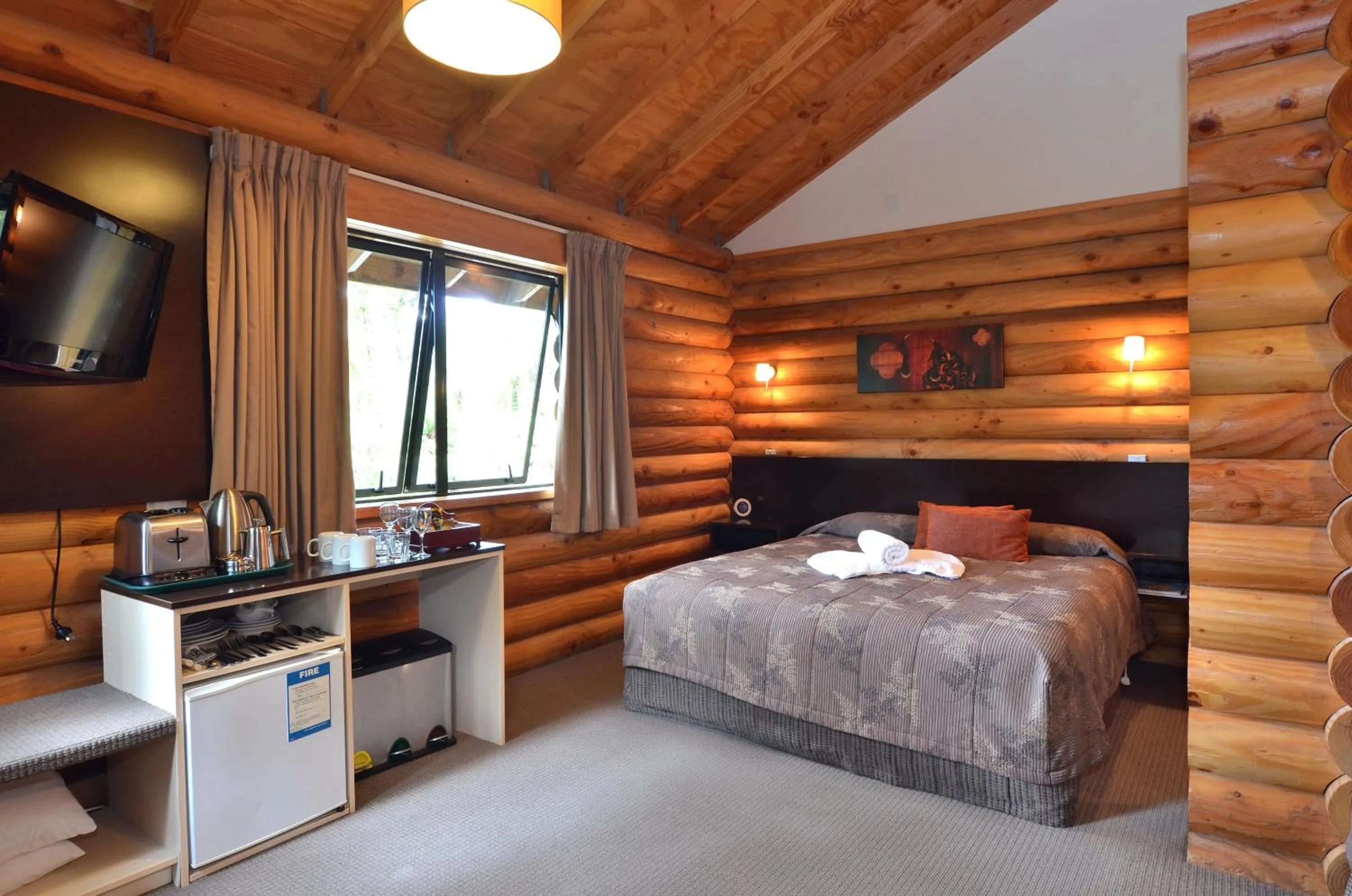 Bed in Rainforest Retreat