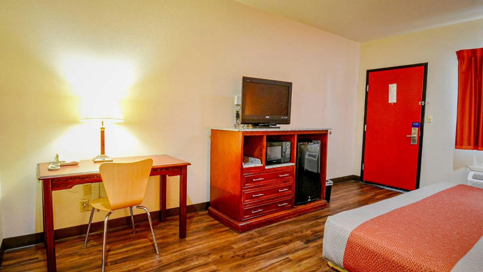 Photo of the whole room, Bed in Motel 6-Atoka, OK