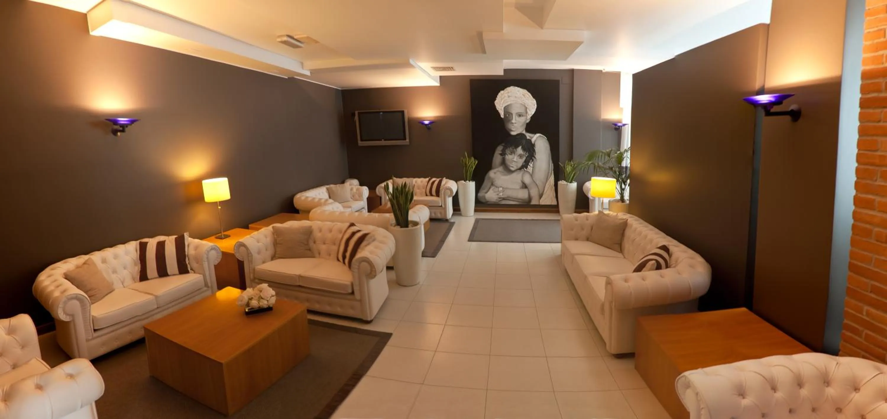 Communal lounge/ TV room in Hotel Santiago