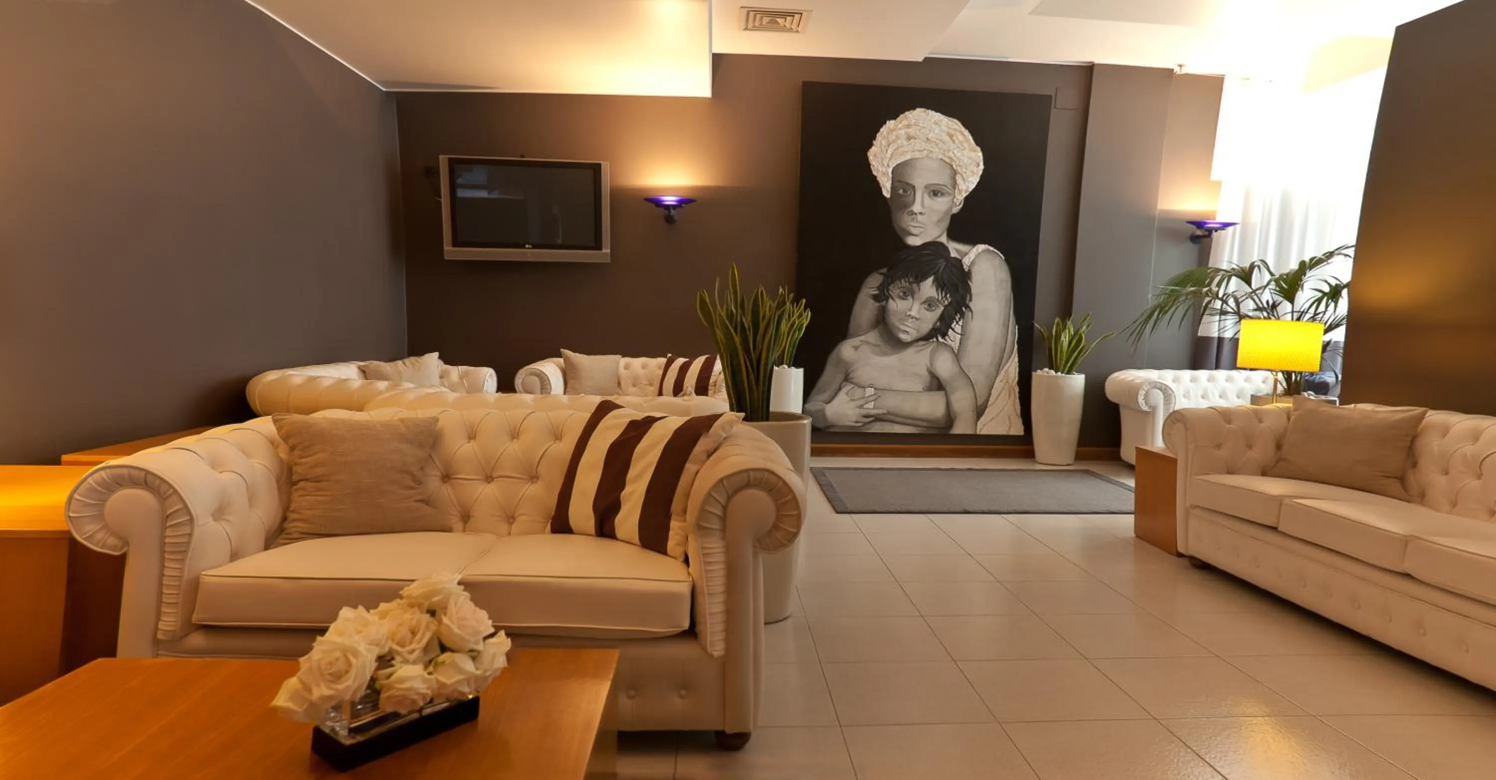 Communal lounge/ TV room in Hotel Santiago