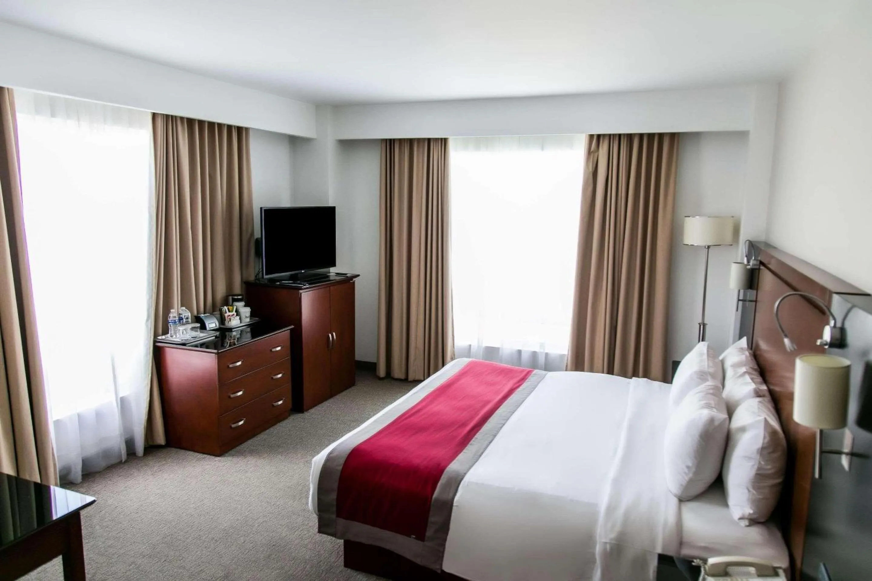 Bedroom, Bed in Radisson Poliforum Plaza Hotel Leon