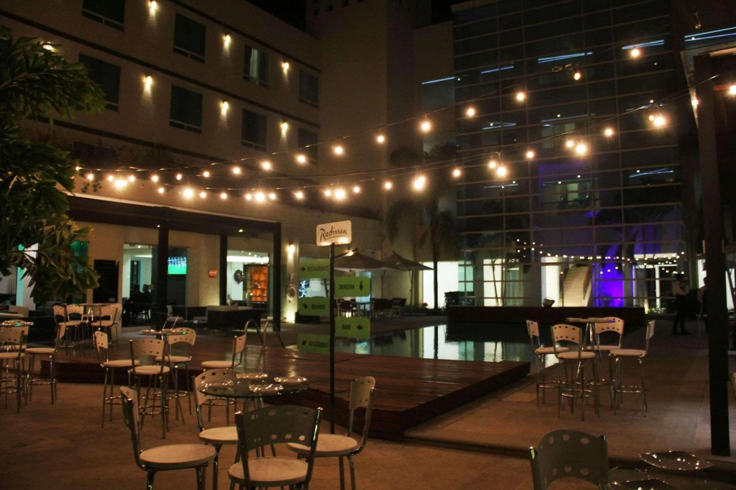 Swimming pool in Radisson Poliforum Plaza Hotel Leon