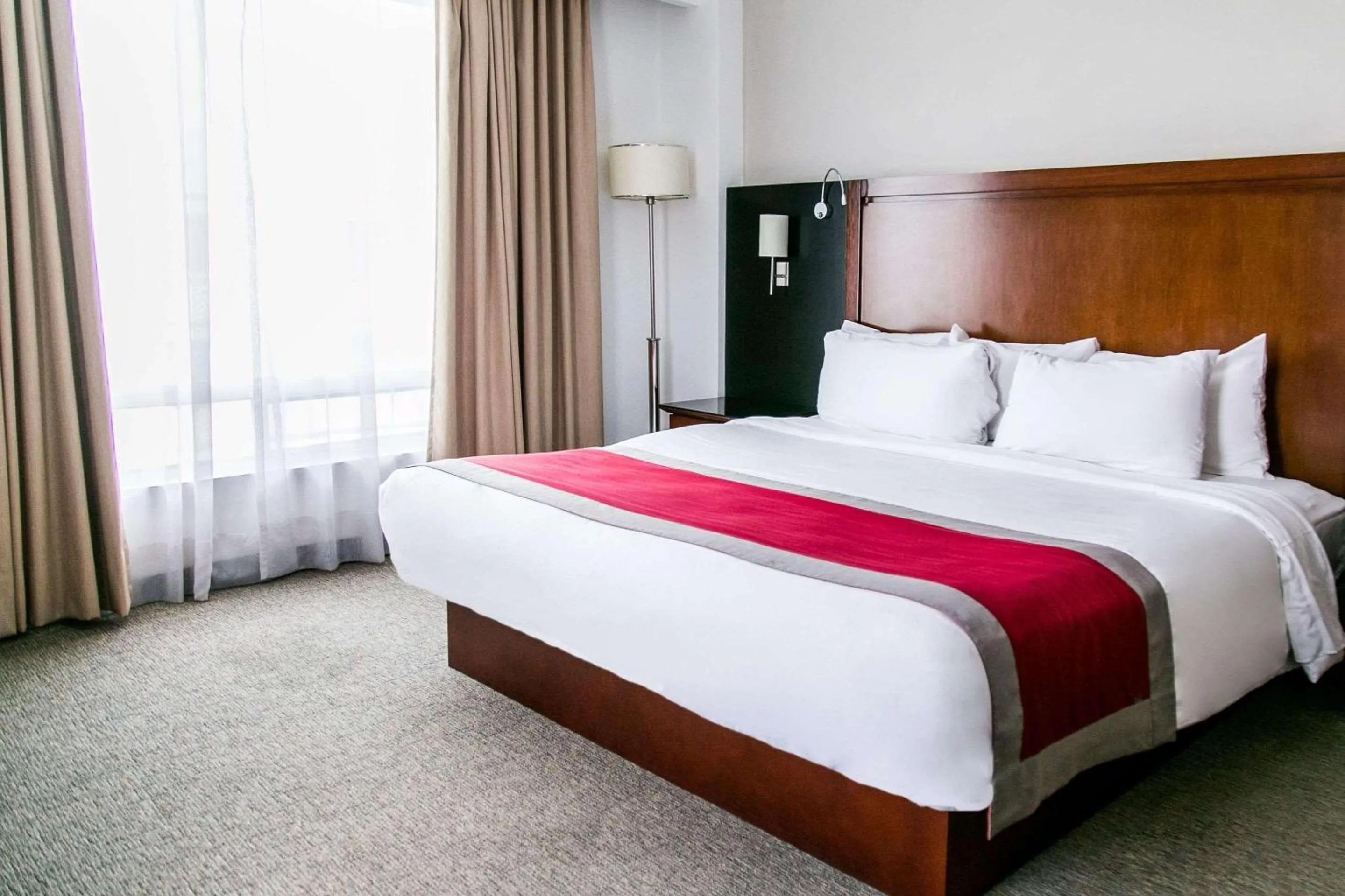 Bedroom, Bed in Radisson Poliforum Plaza Hotel Leon