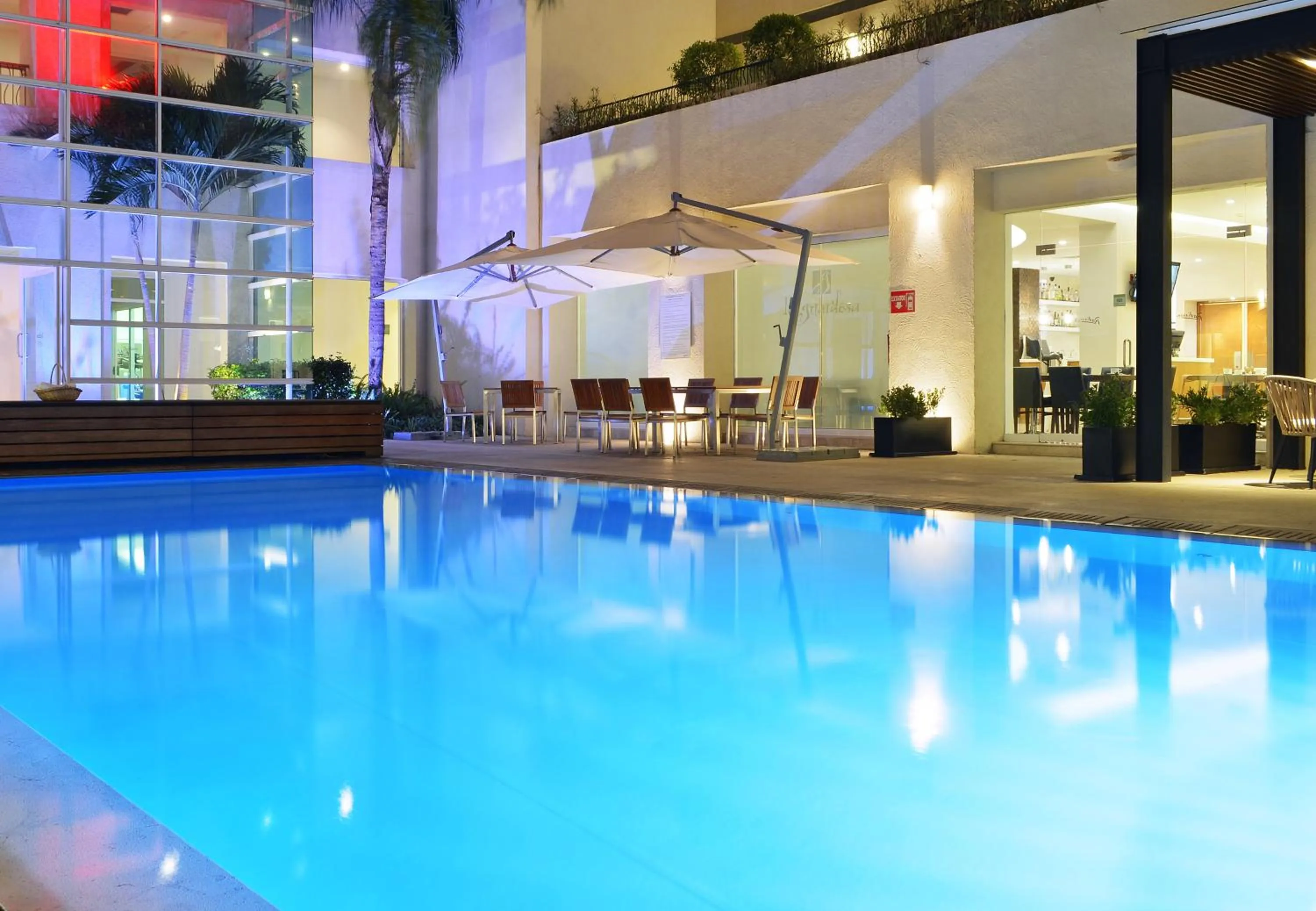 Swimming pool in Radisson Poliforum Plaza Hotel Leon