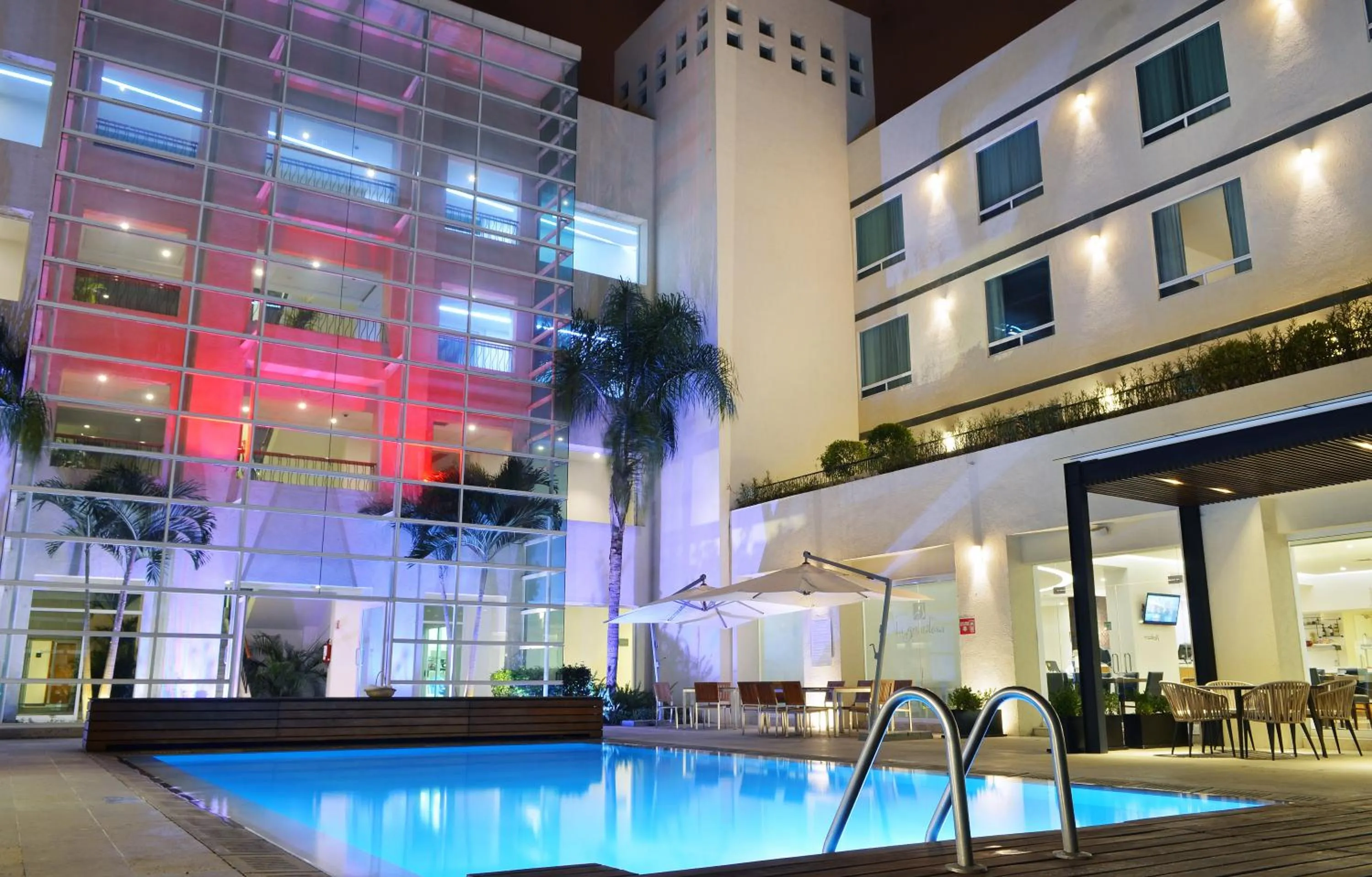 Restaurant/places to eat in Radisson Poliforum Plaza Hotel Leon