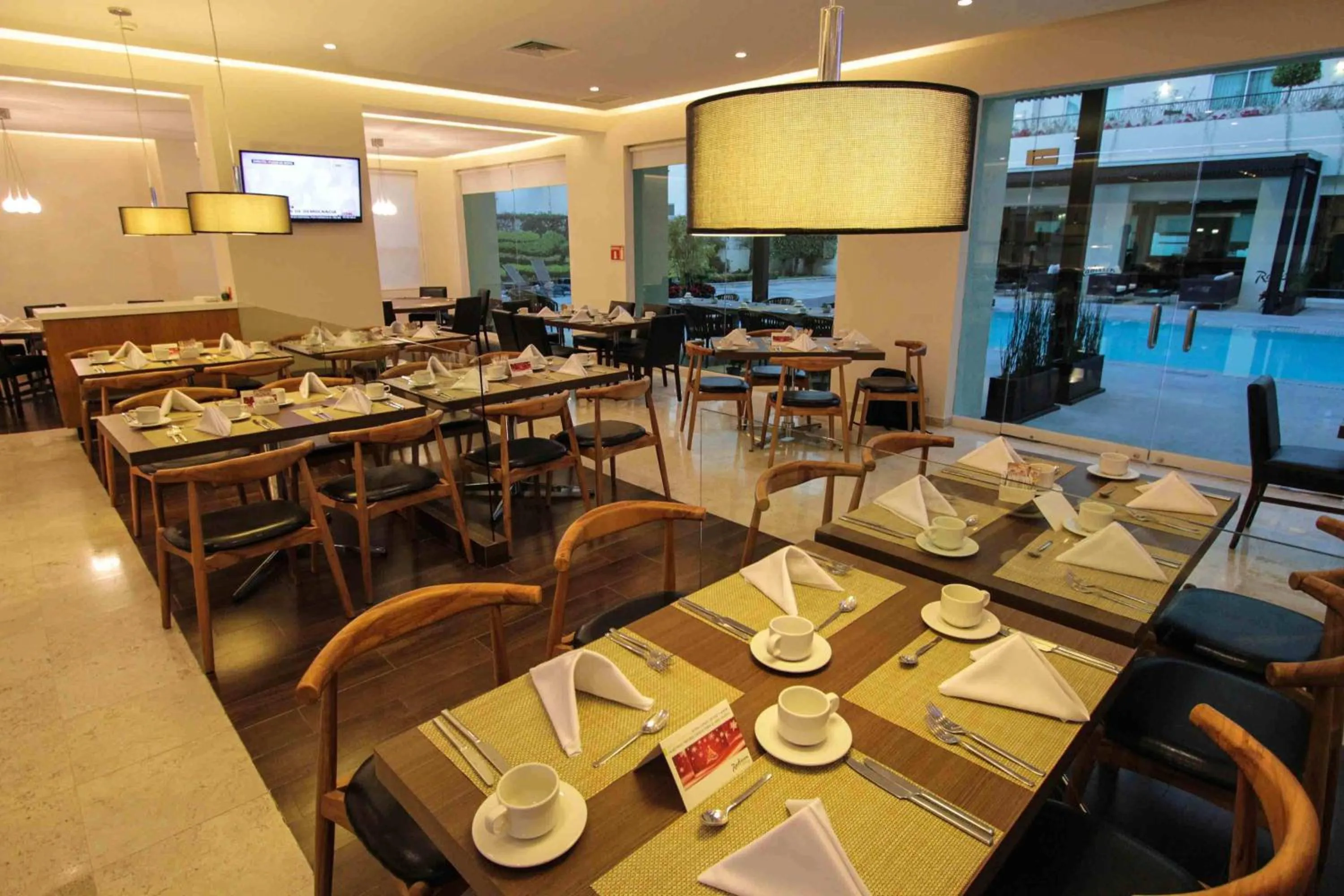Restaurant/places to eat in Radisson Poliforum Plaza Hotel Leon