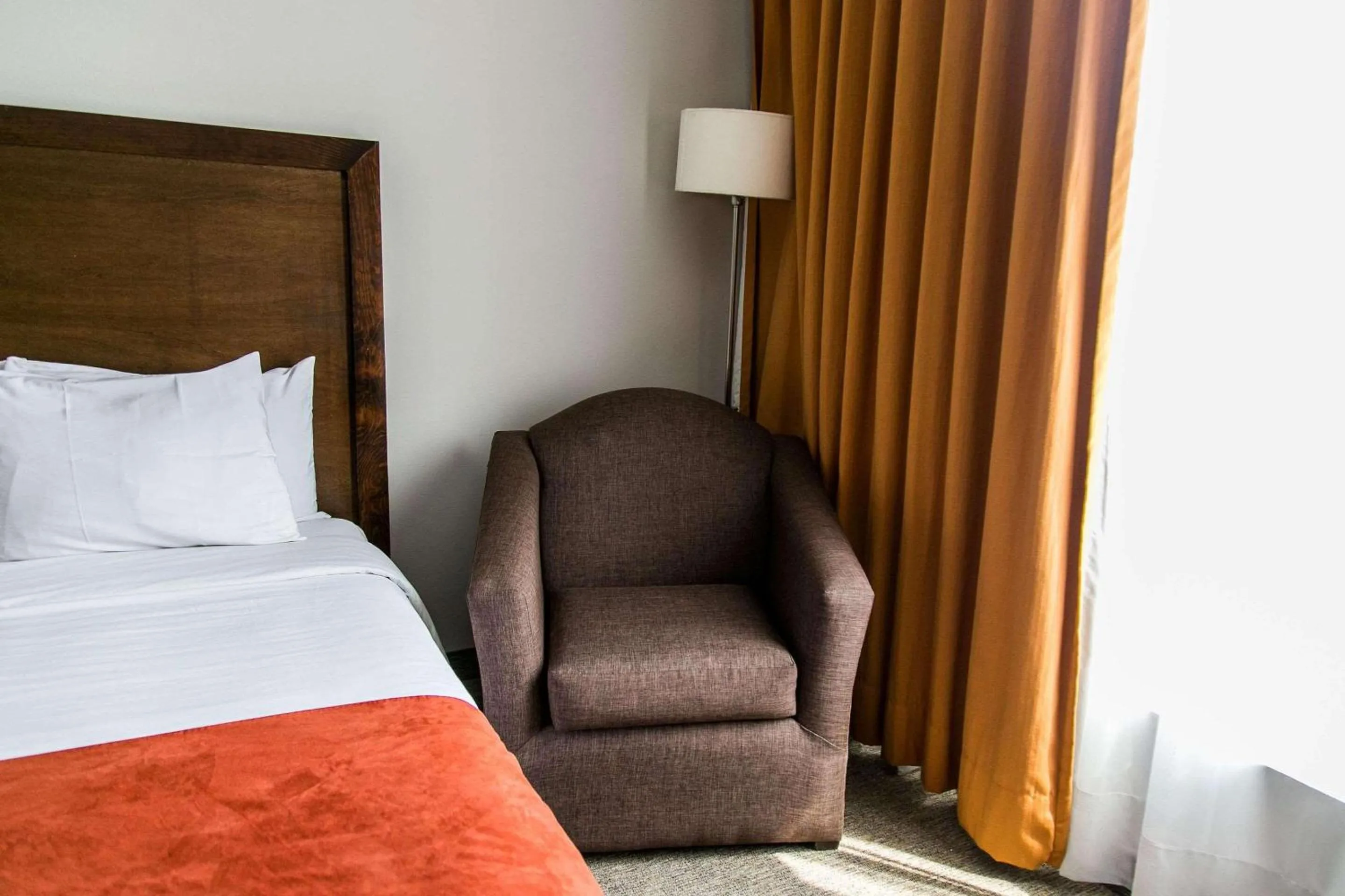 Bedroom, Bed in Radisson Poliforum Plaza Hotel Leon