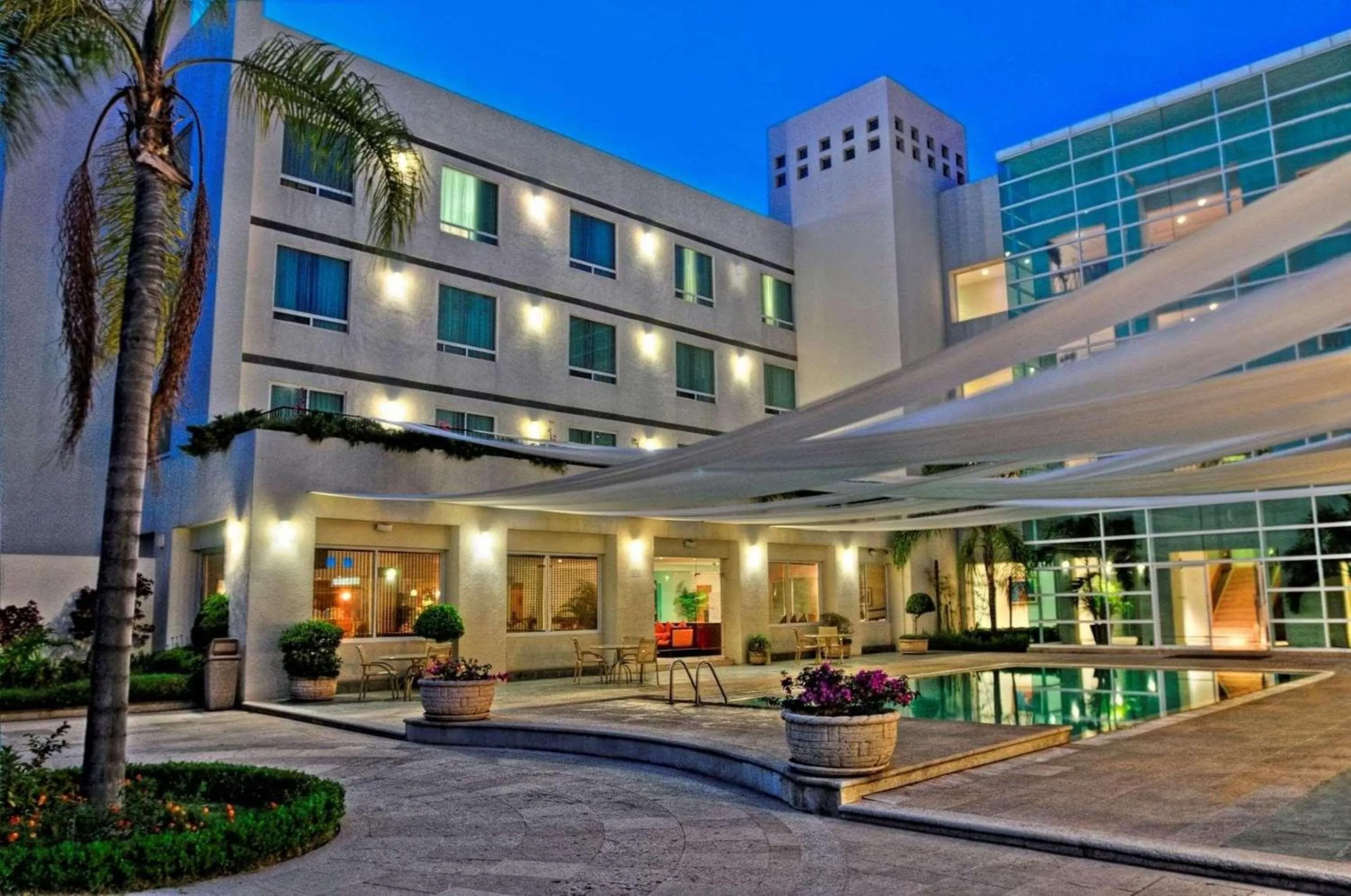 Swimming pool in Radisson Poliforum Plaza Hotel Leon