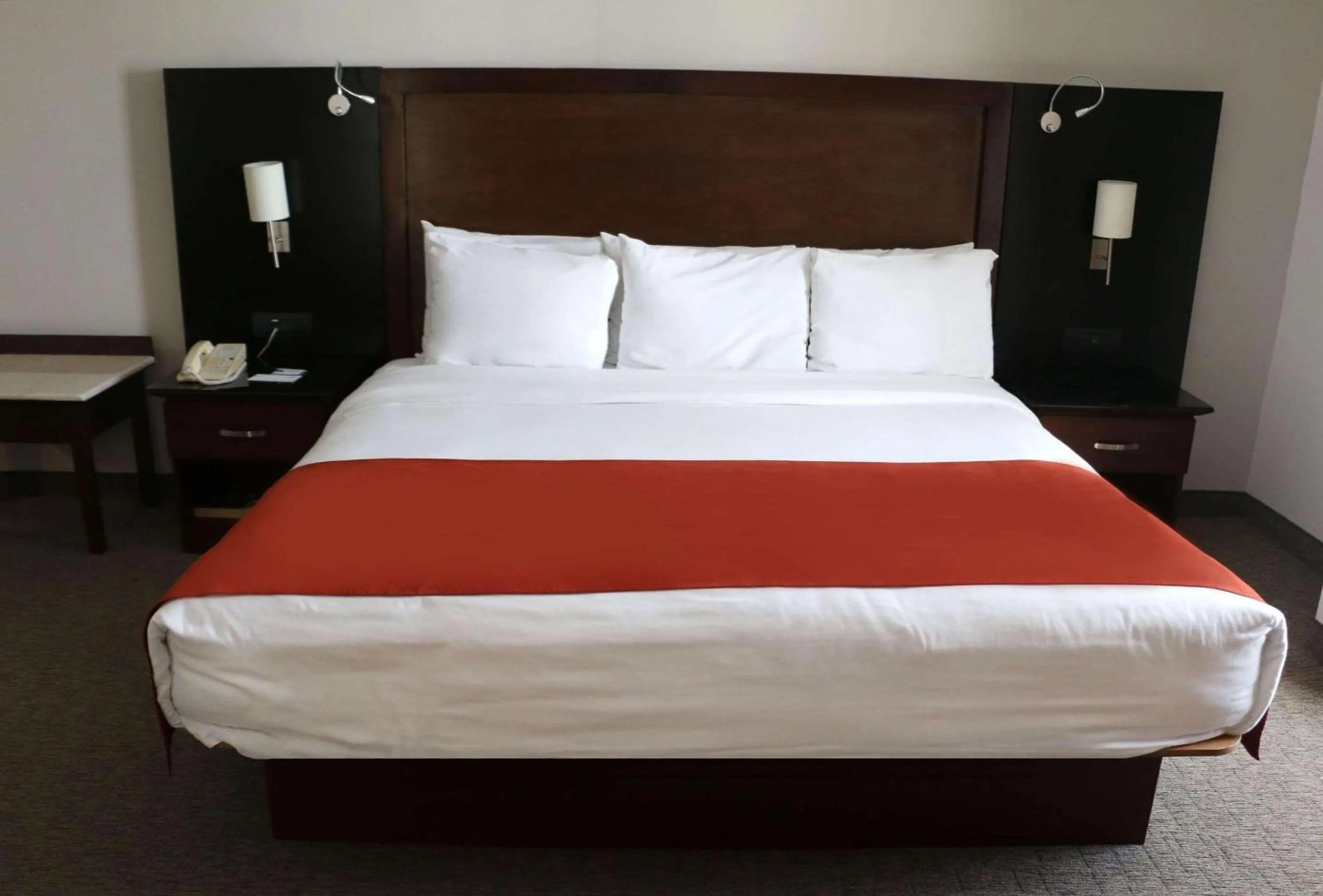 Bedroom, Bed in Radisson Poliforum Plaza Hotel Leon