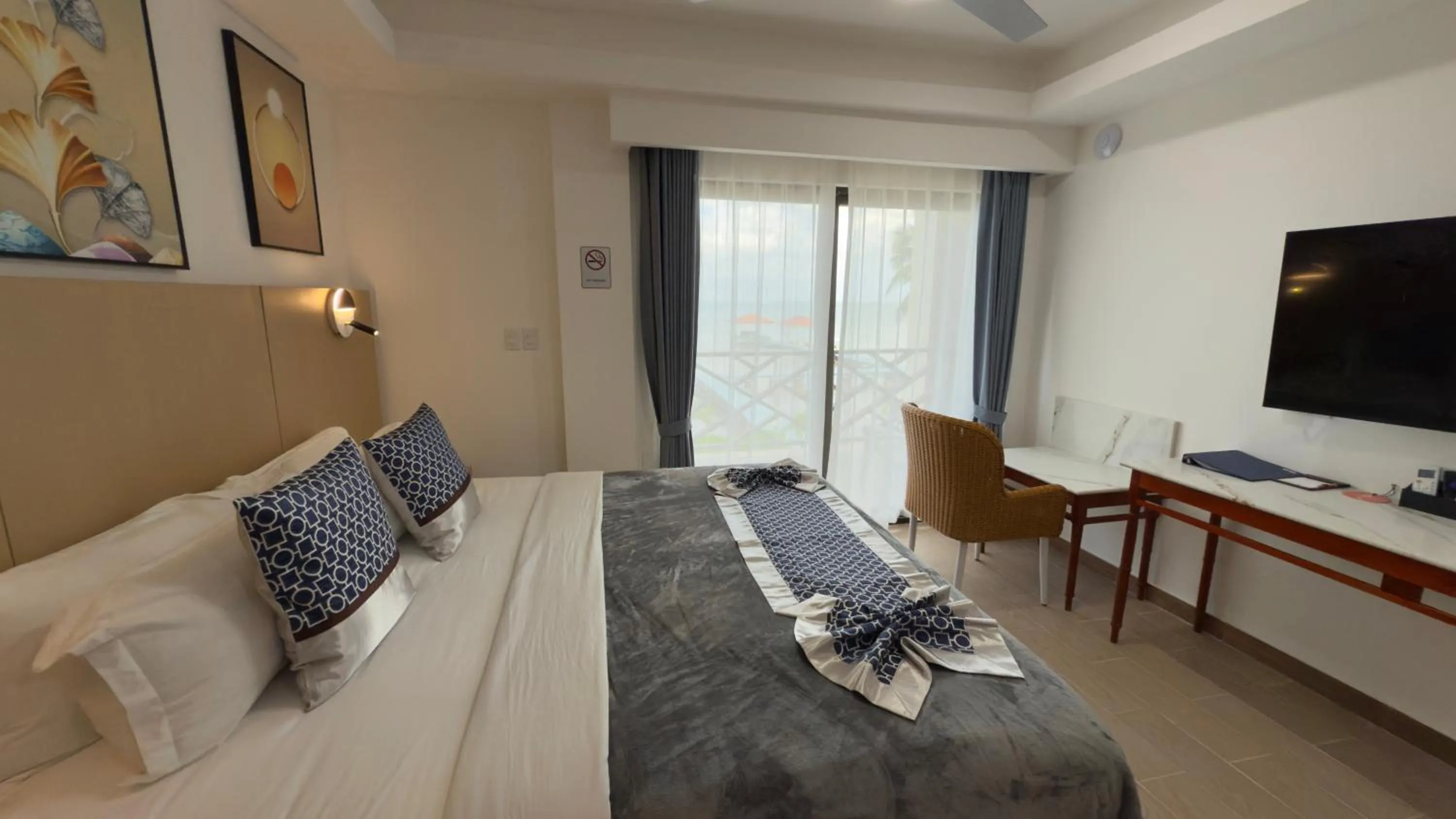 Bedroom, Bed in Captain Morgan's Retreat