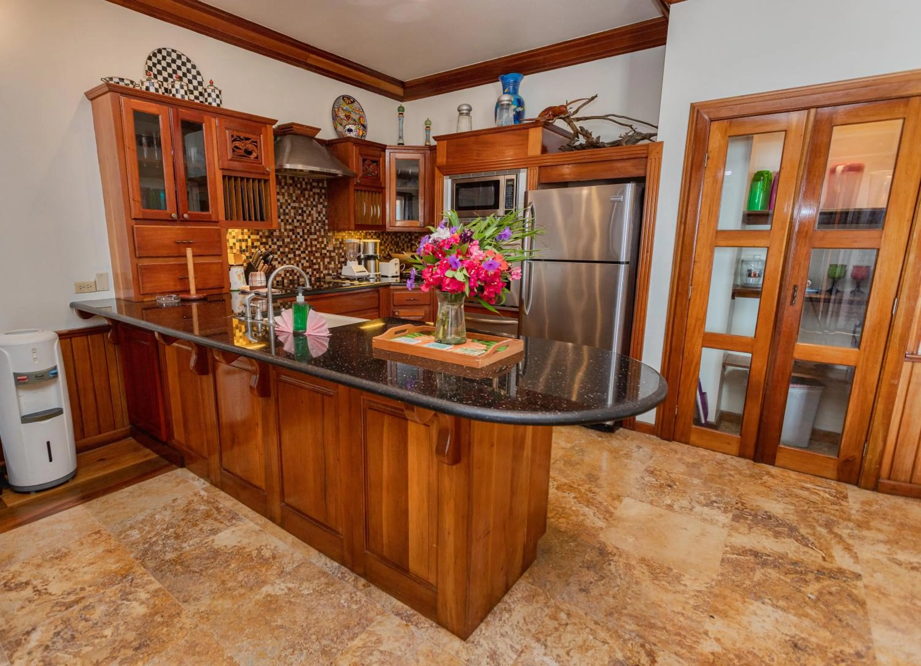 Kitchen or kitchenette in Captain Morgan's Retreat