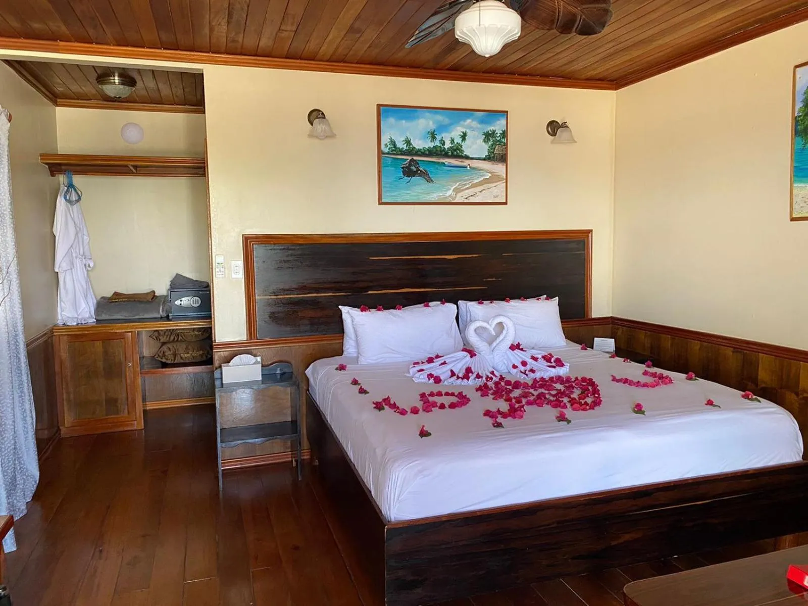 Bed in Captain Morgan's Retreat