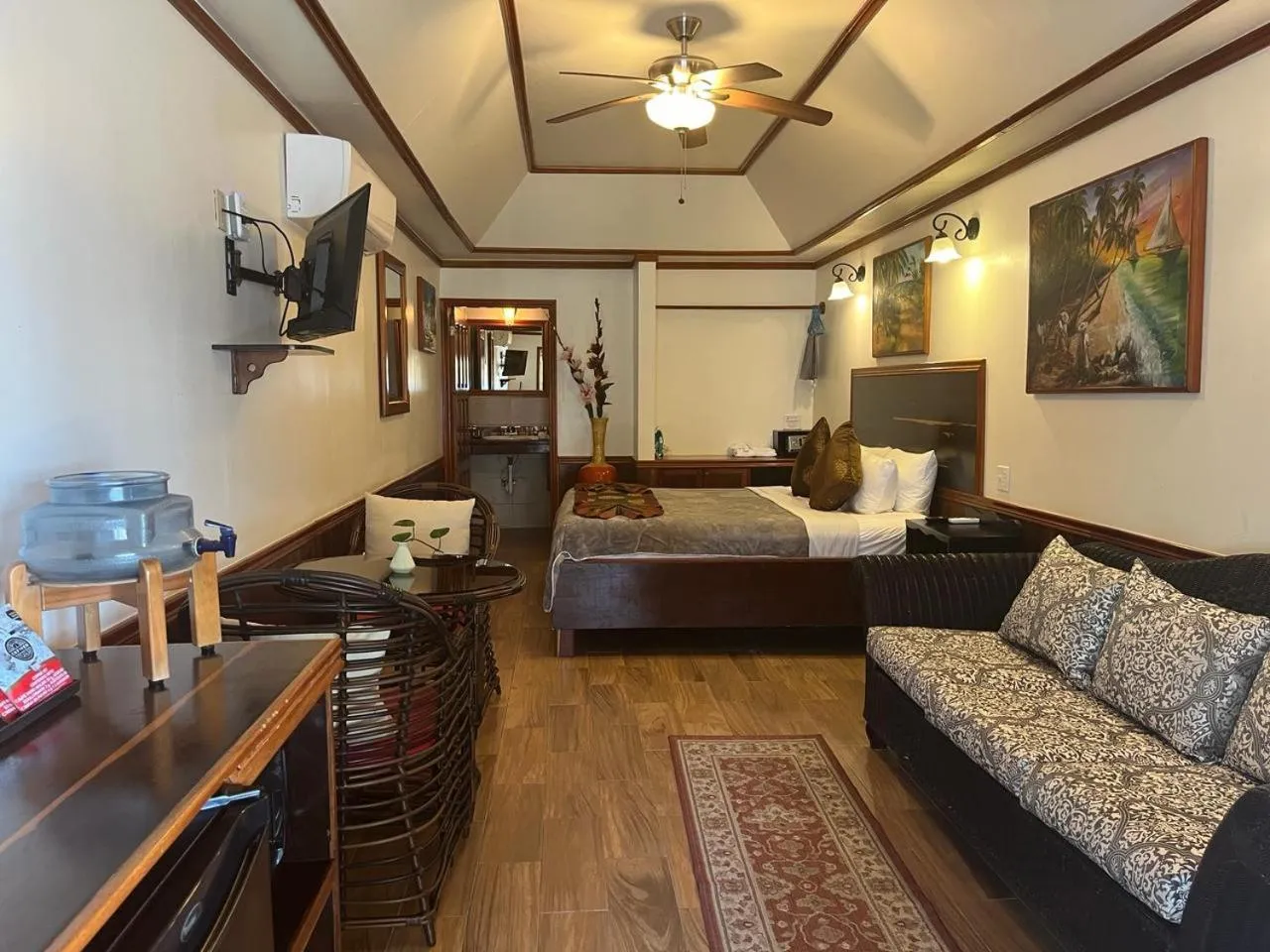 Captain Morgan's Retreat