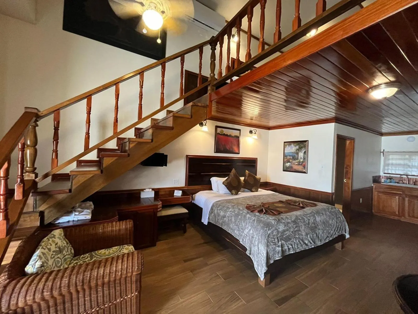 Property building, Bed in Captain Morgan's Retreat