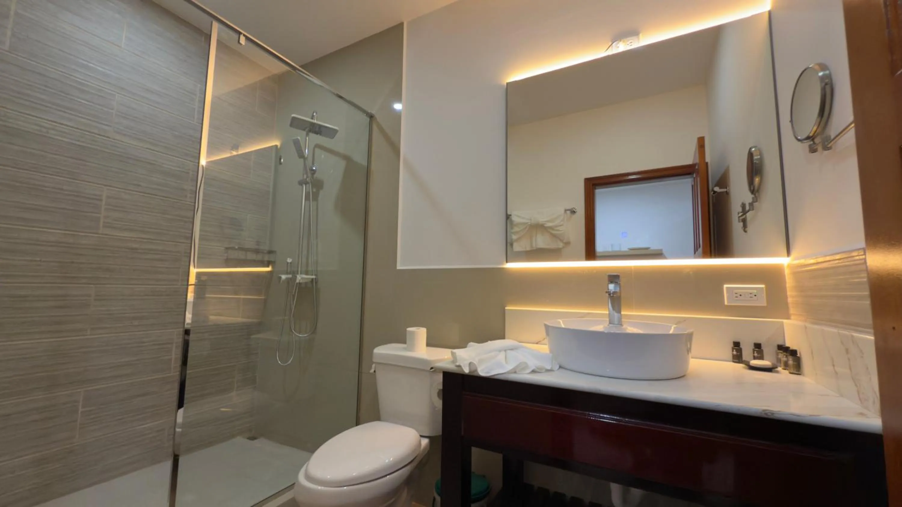 Shower in Captain Morgan's Retreat