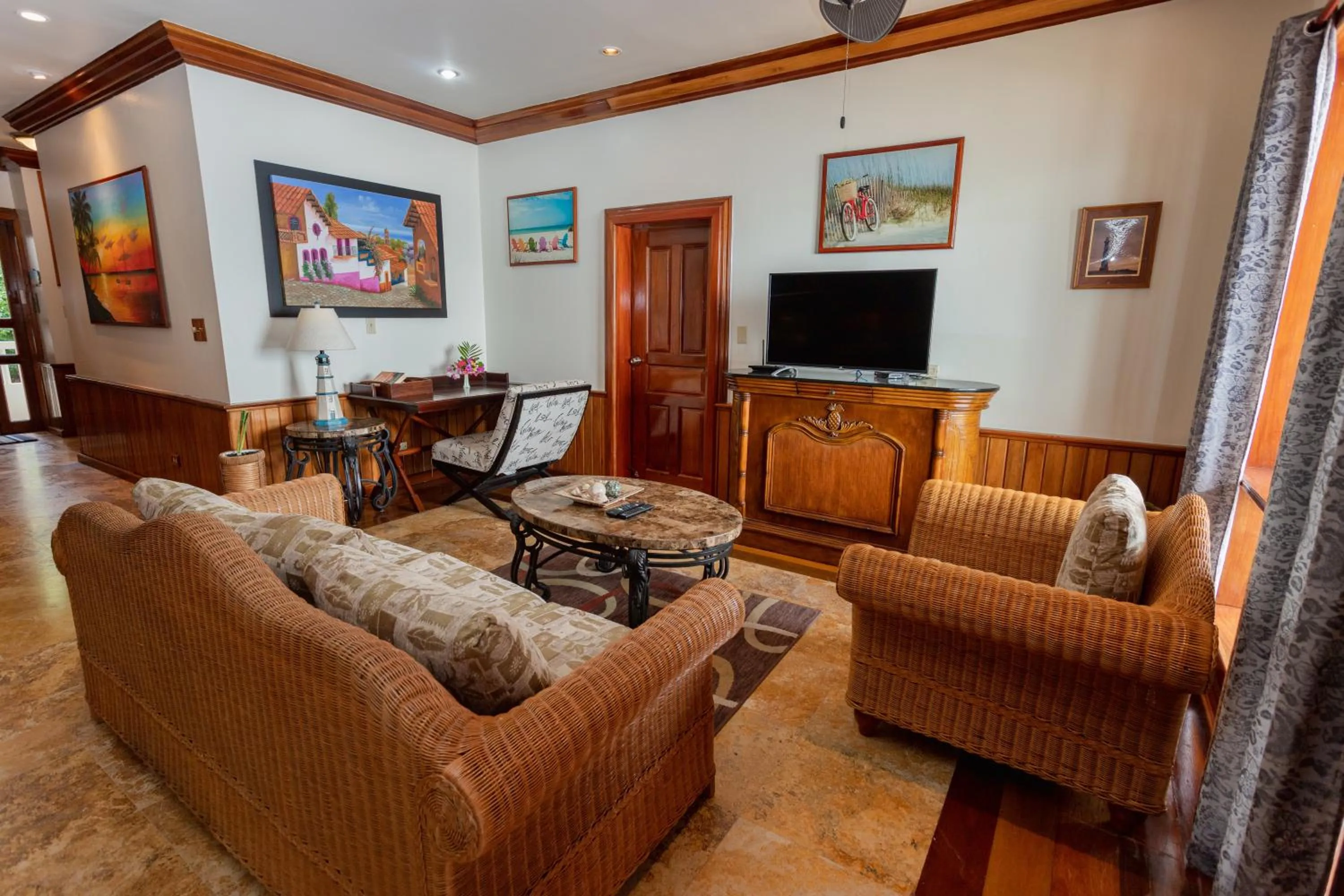 Living room in Captain Morgan's Retreat