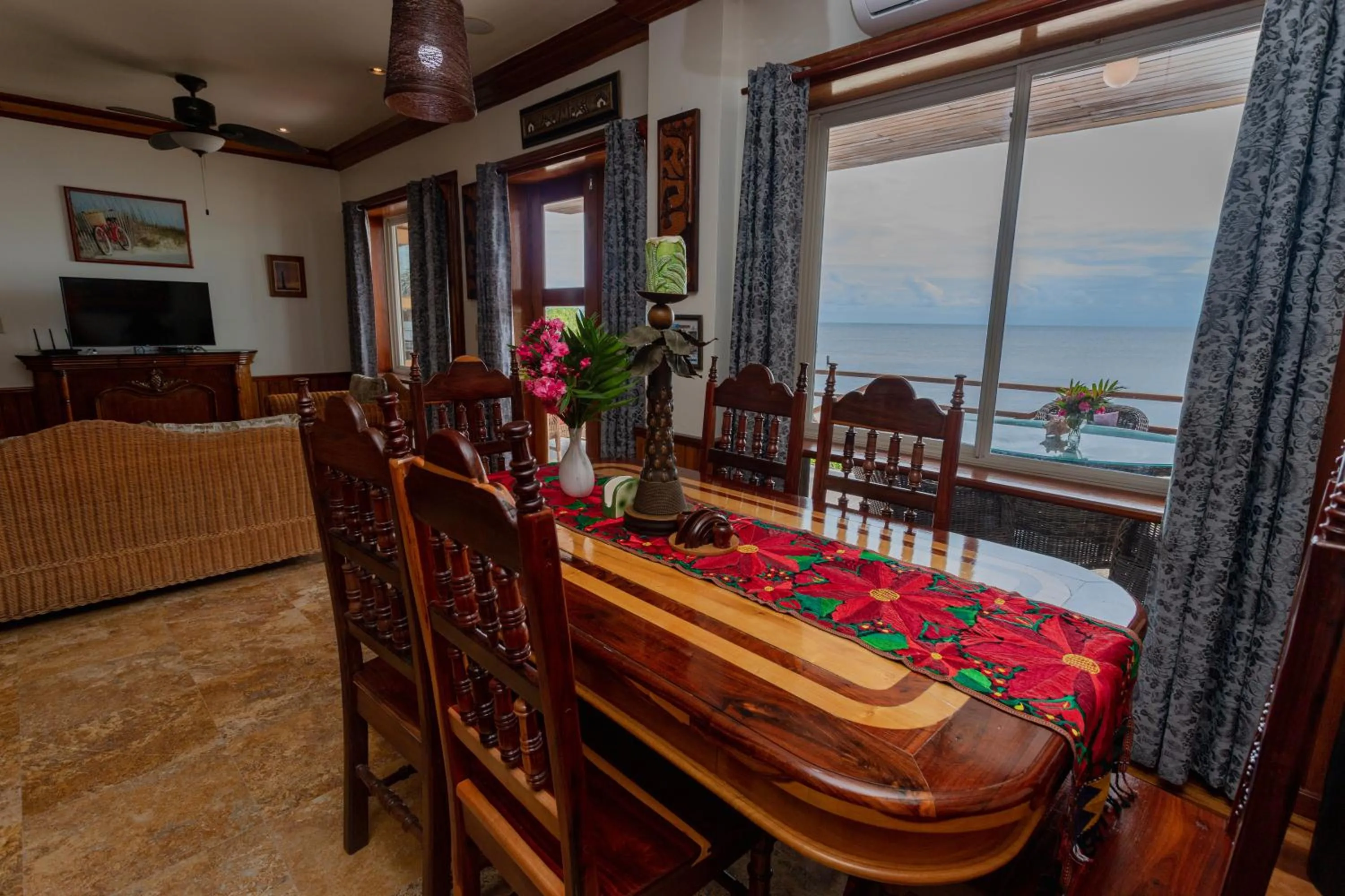 Dining area in Captain Morgan's Retreat