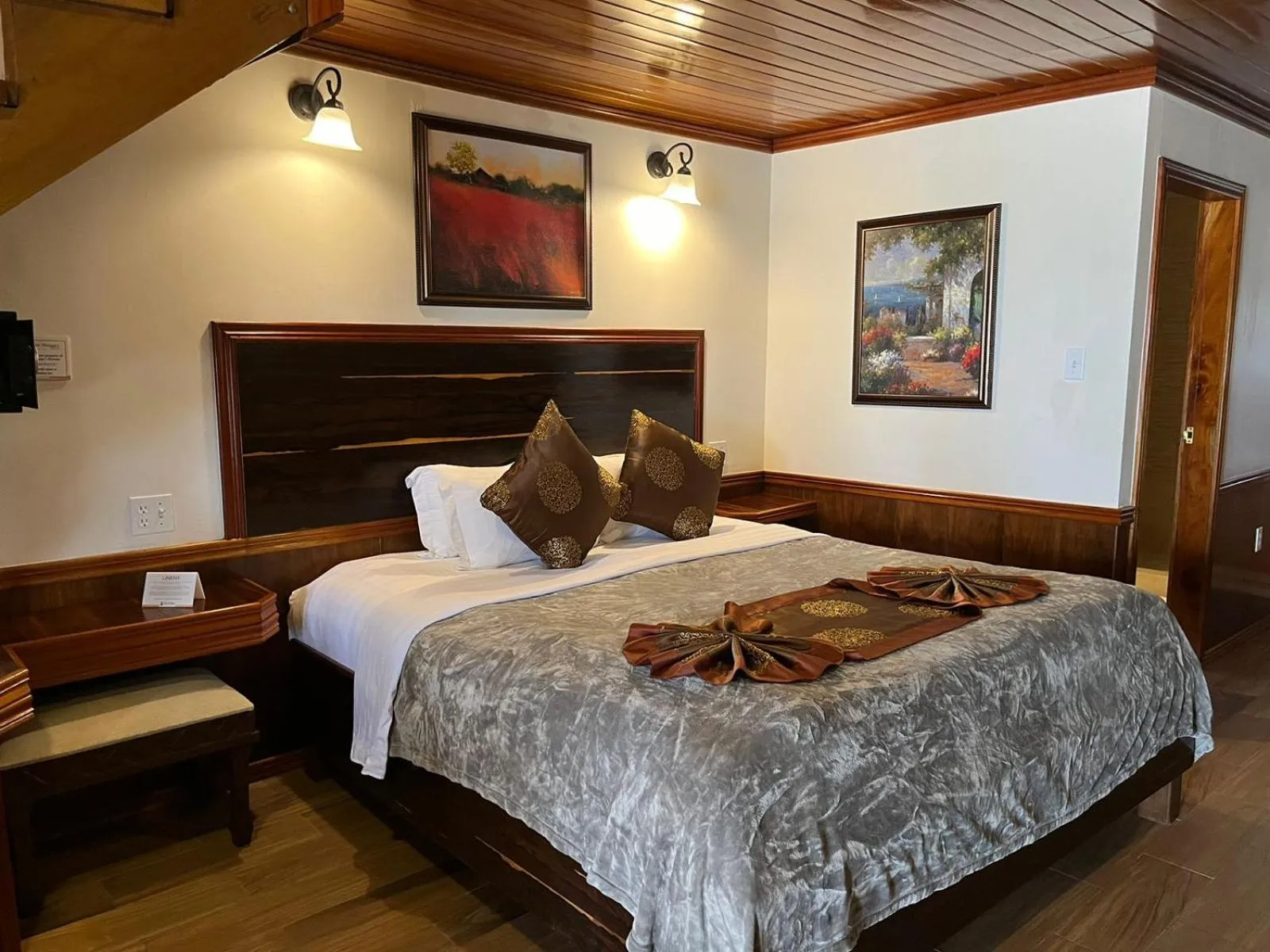 Property building, Bed in Captain Morgan's Retreat