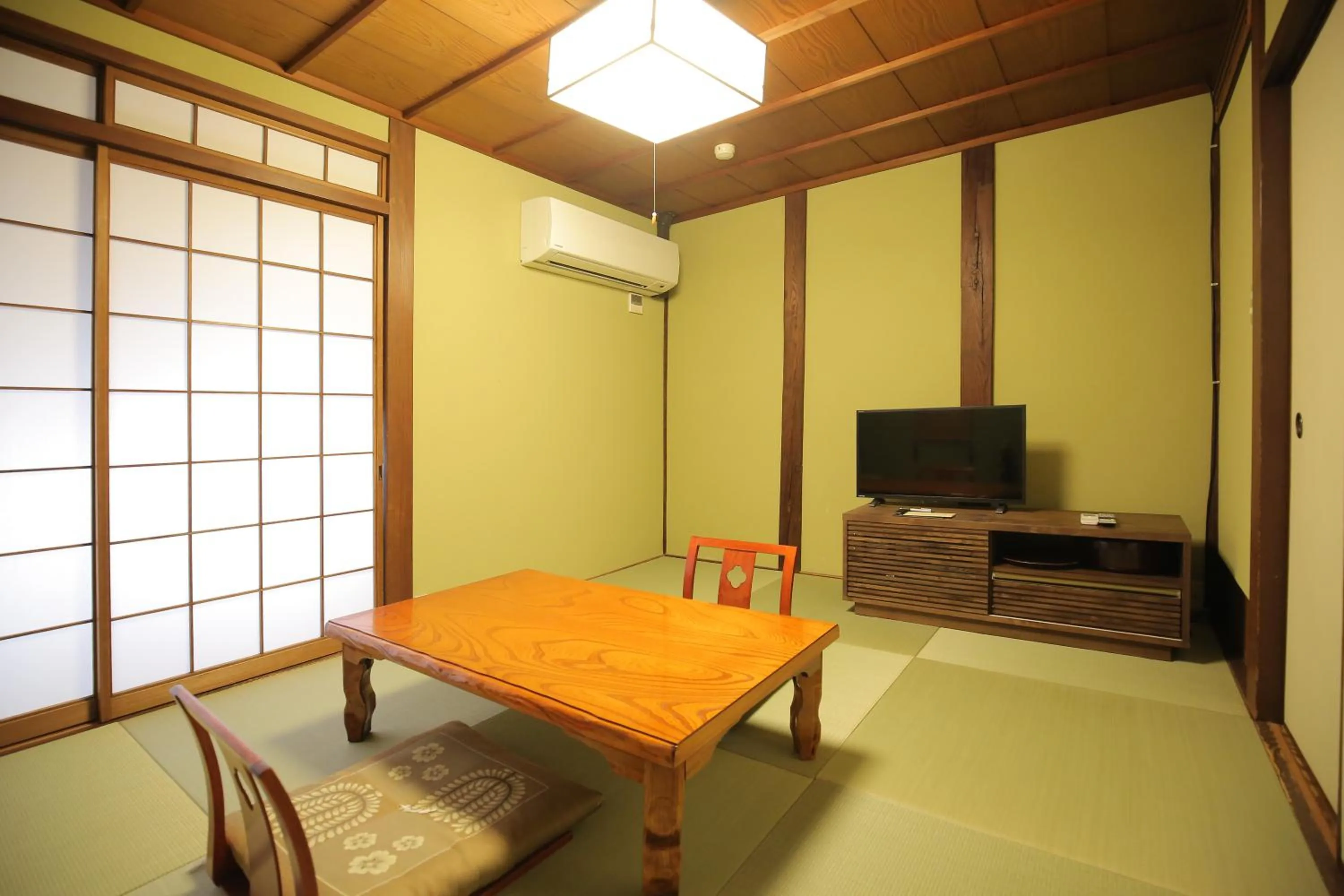 Photo of the whole room in Ryori Ryokan Tsurugata