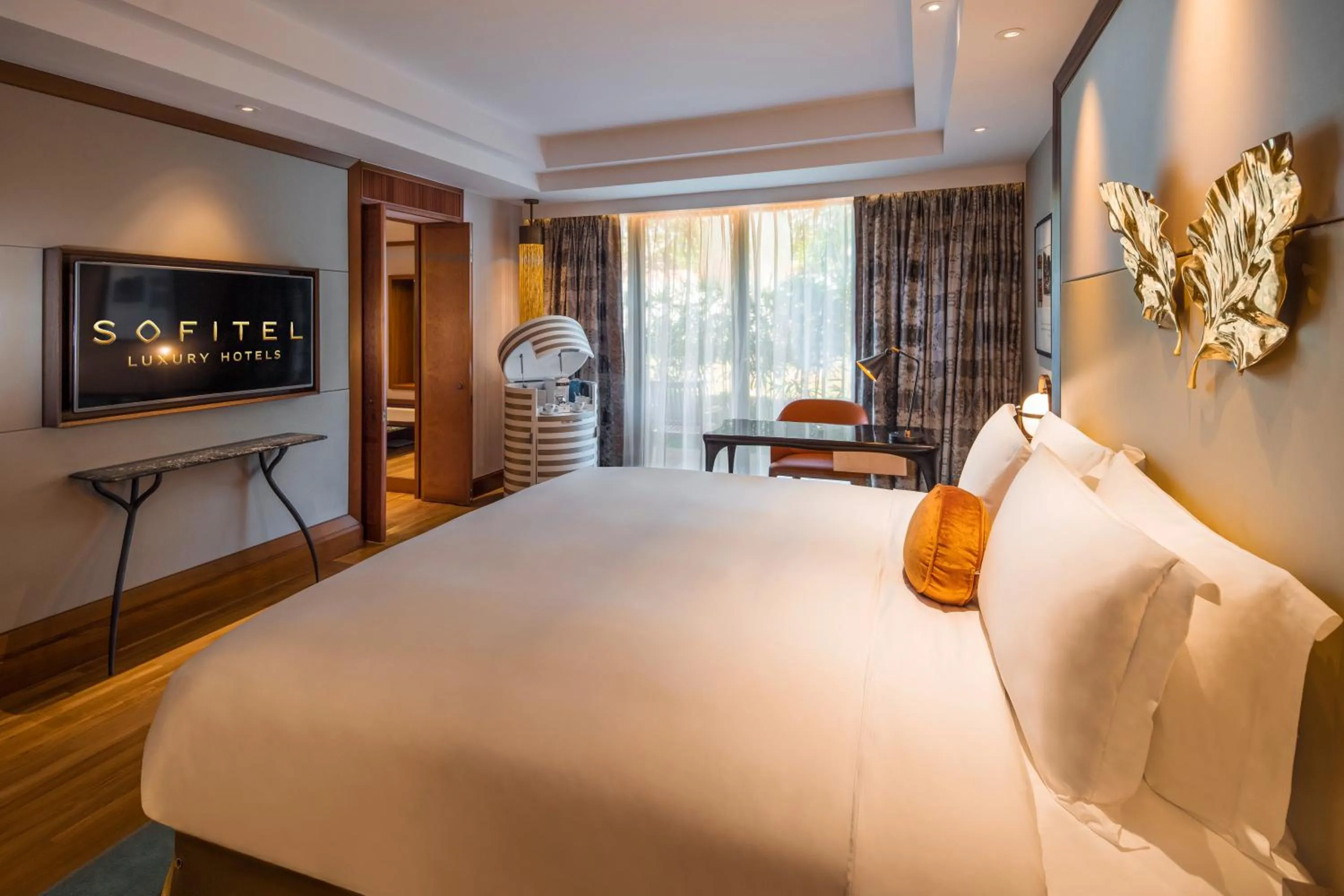 Photo of the whole room, Bed in Sofitel Singapore Sentosa