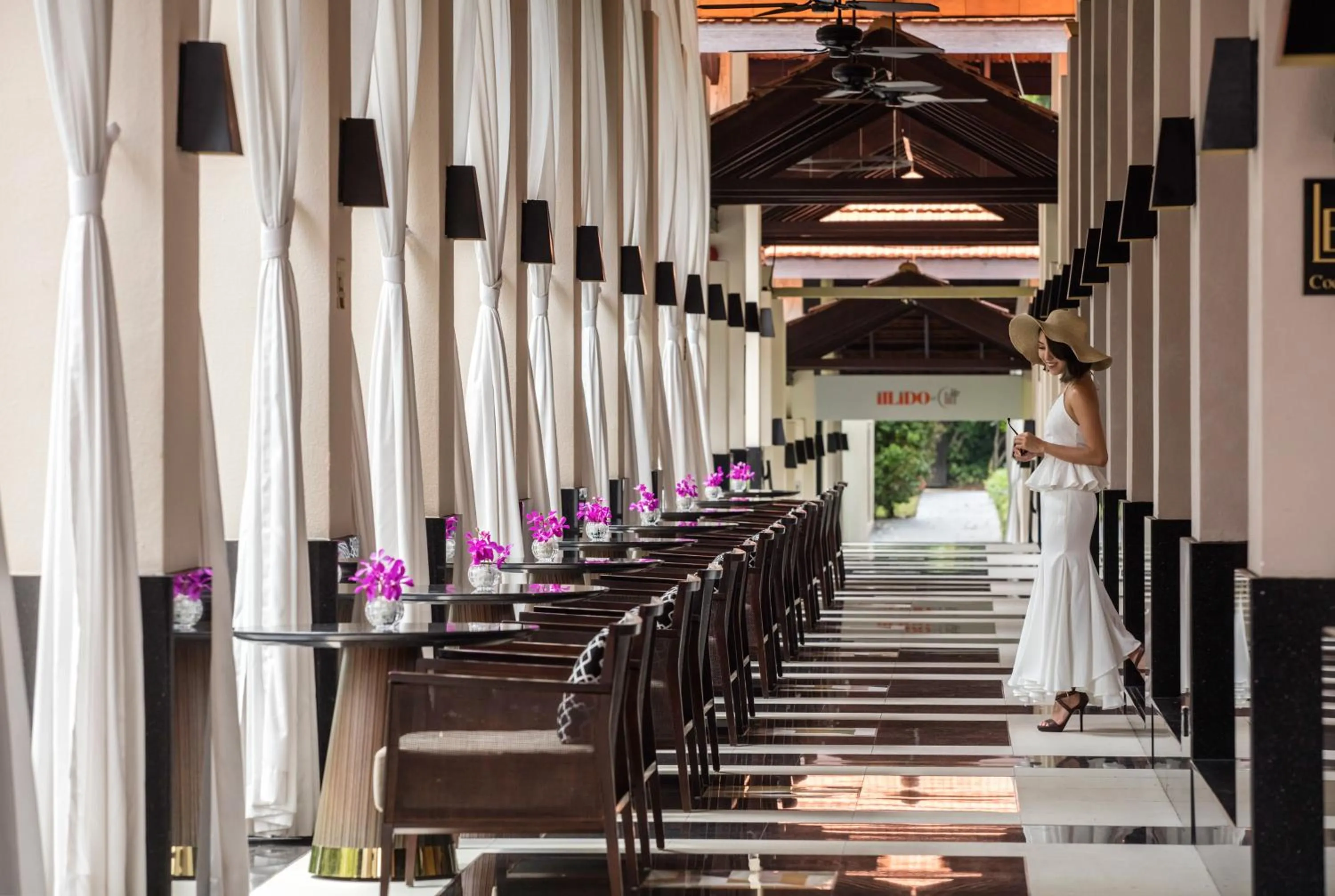 Lounge or bar in Sofitel Singapore Sentosa