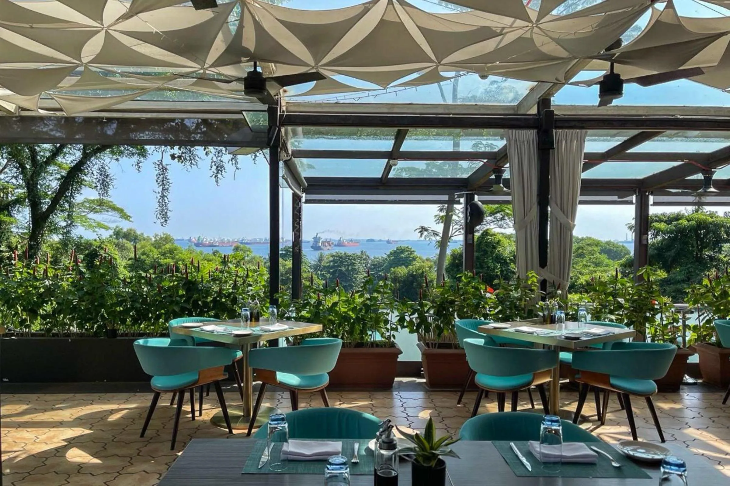 Restaurant/places to eat in Sofitel Singapore Sentosa