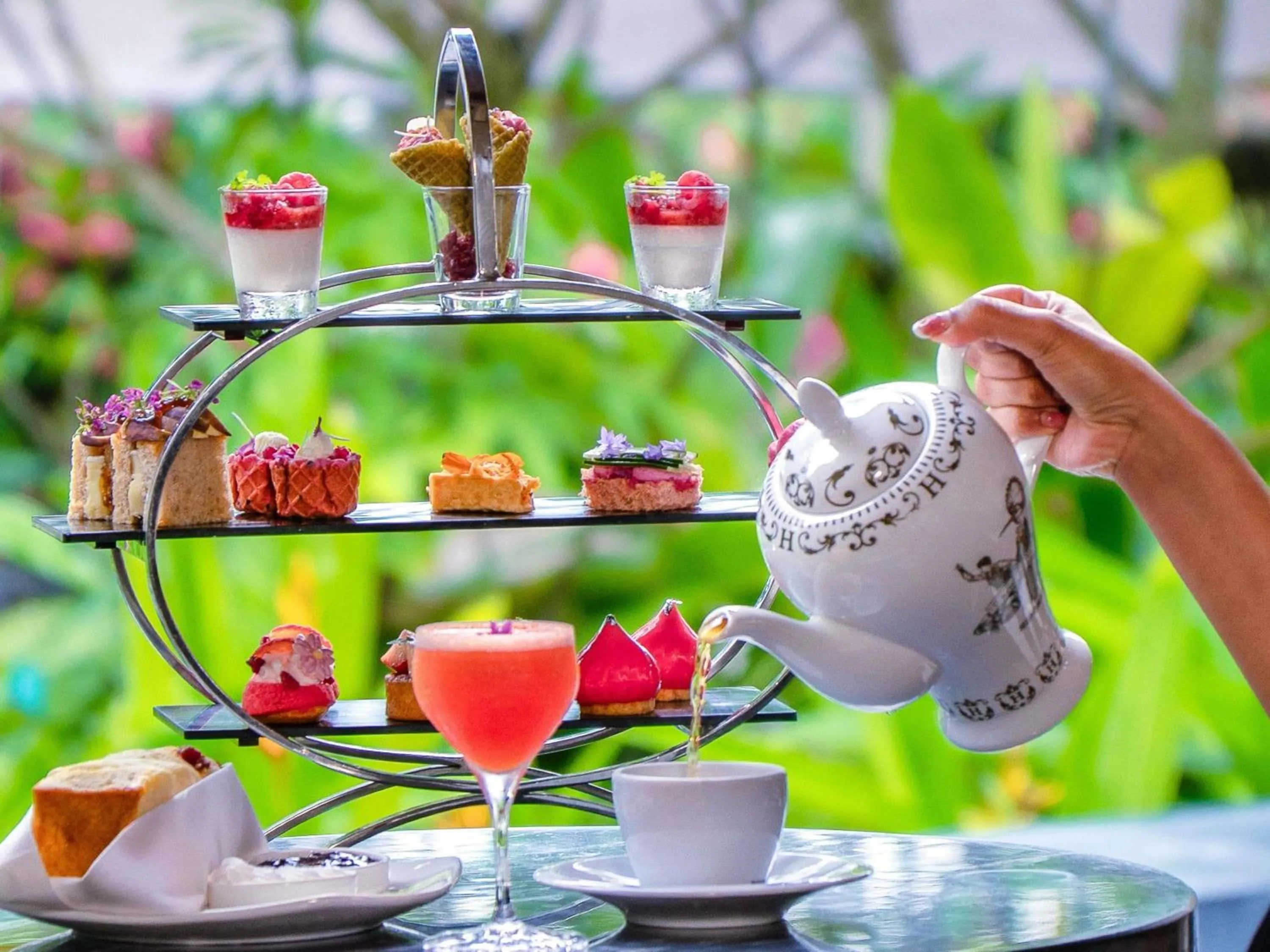 Restaurant/places to eat in Sofitel Singapore Sentosa