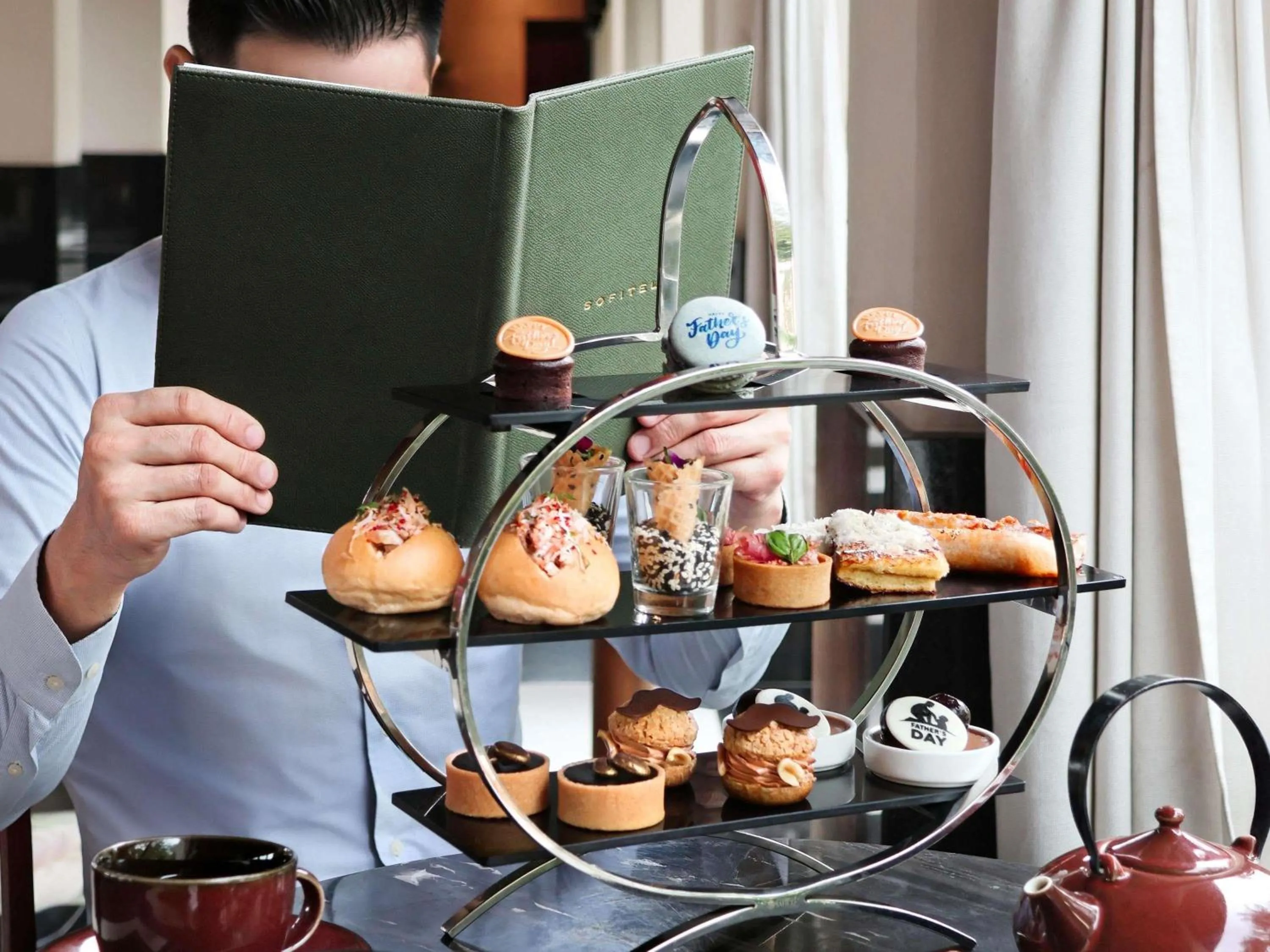 Lounge or bar in Sofitel Singapore Sentosa