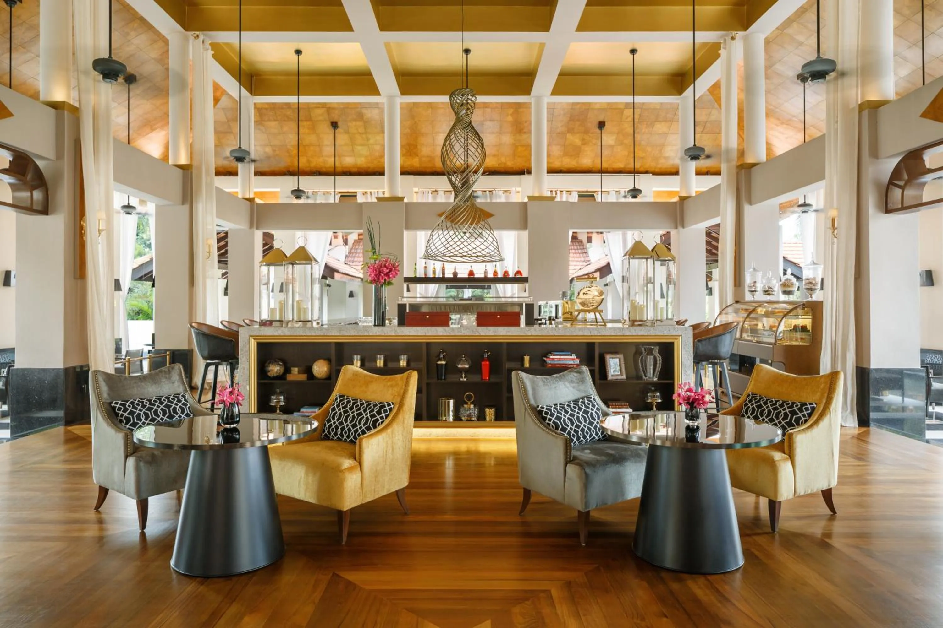 Lounge or bar in Sofitel Singapore Sentosa