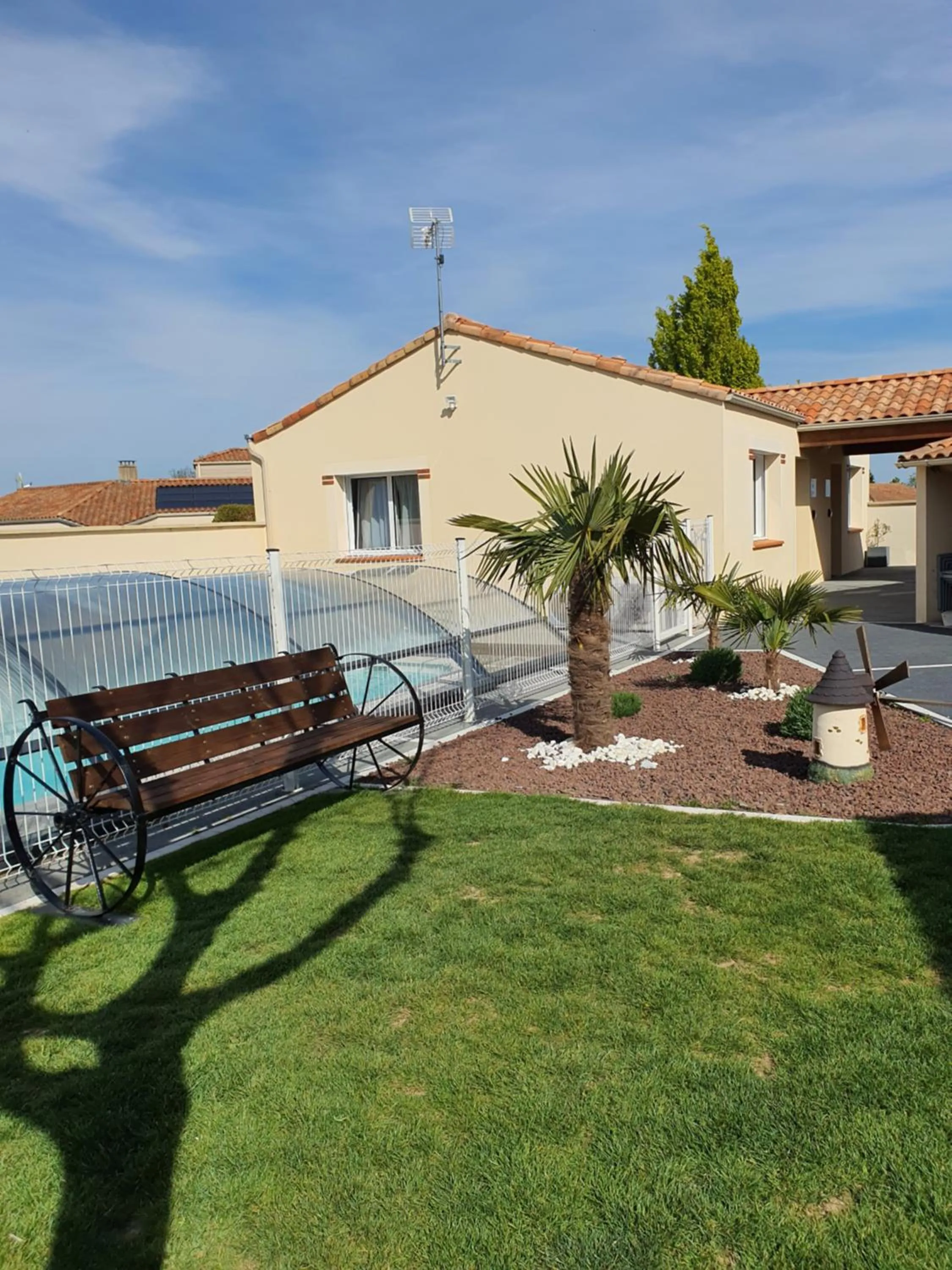 Swimming pool in Chez les J-FOLAIS - 3 kms Puy duFou - Les Epesses