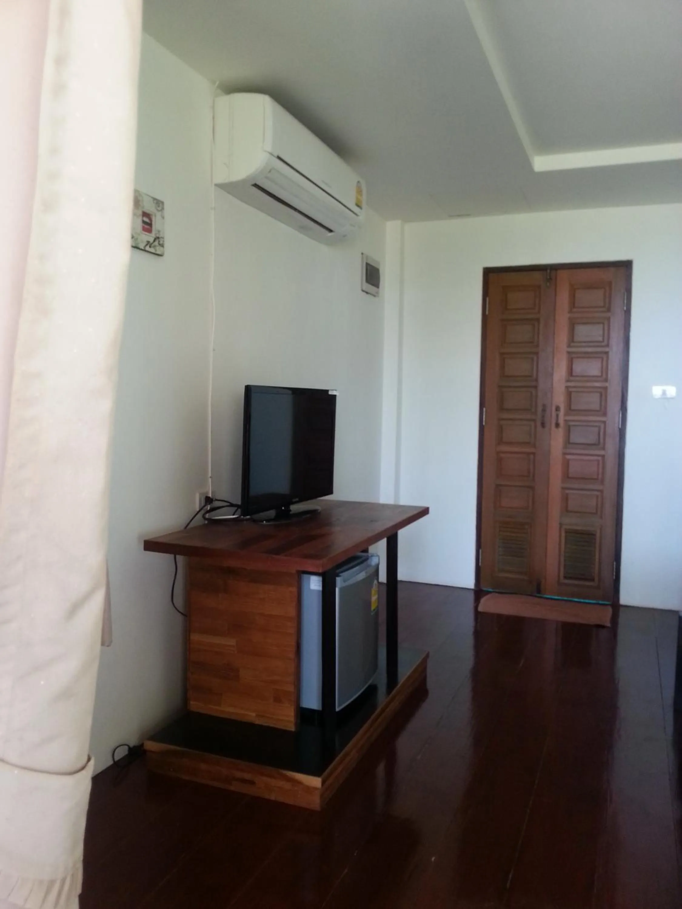 Photo of the whole room in New Ozone Resort & Spa