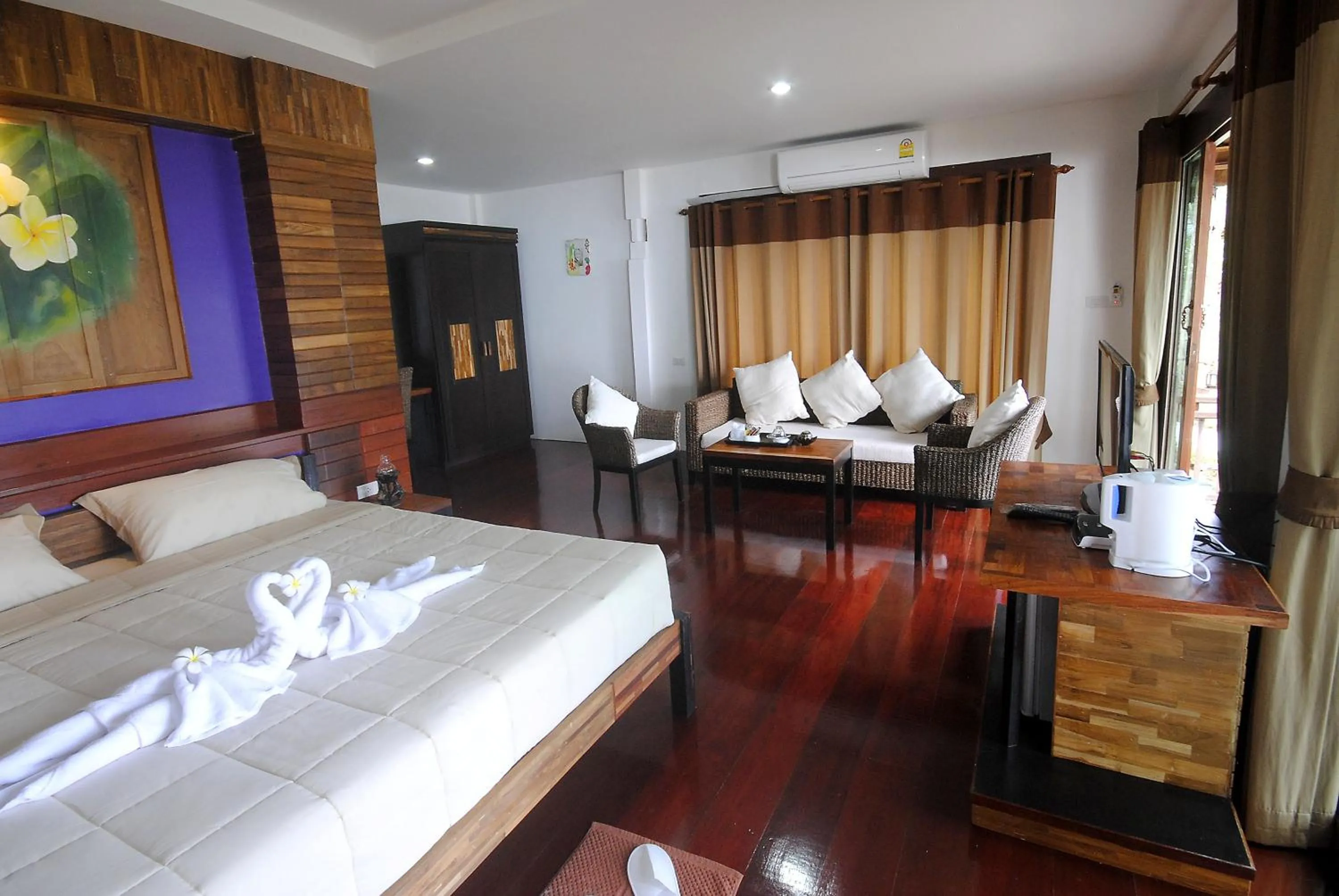 Photo of the whole room, Bed in New Ozone Resort & Spa