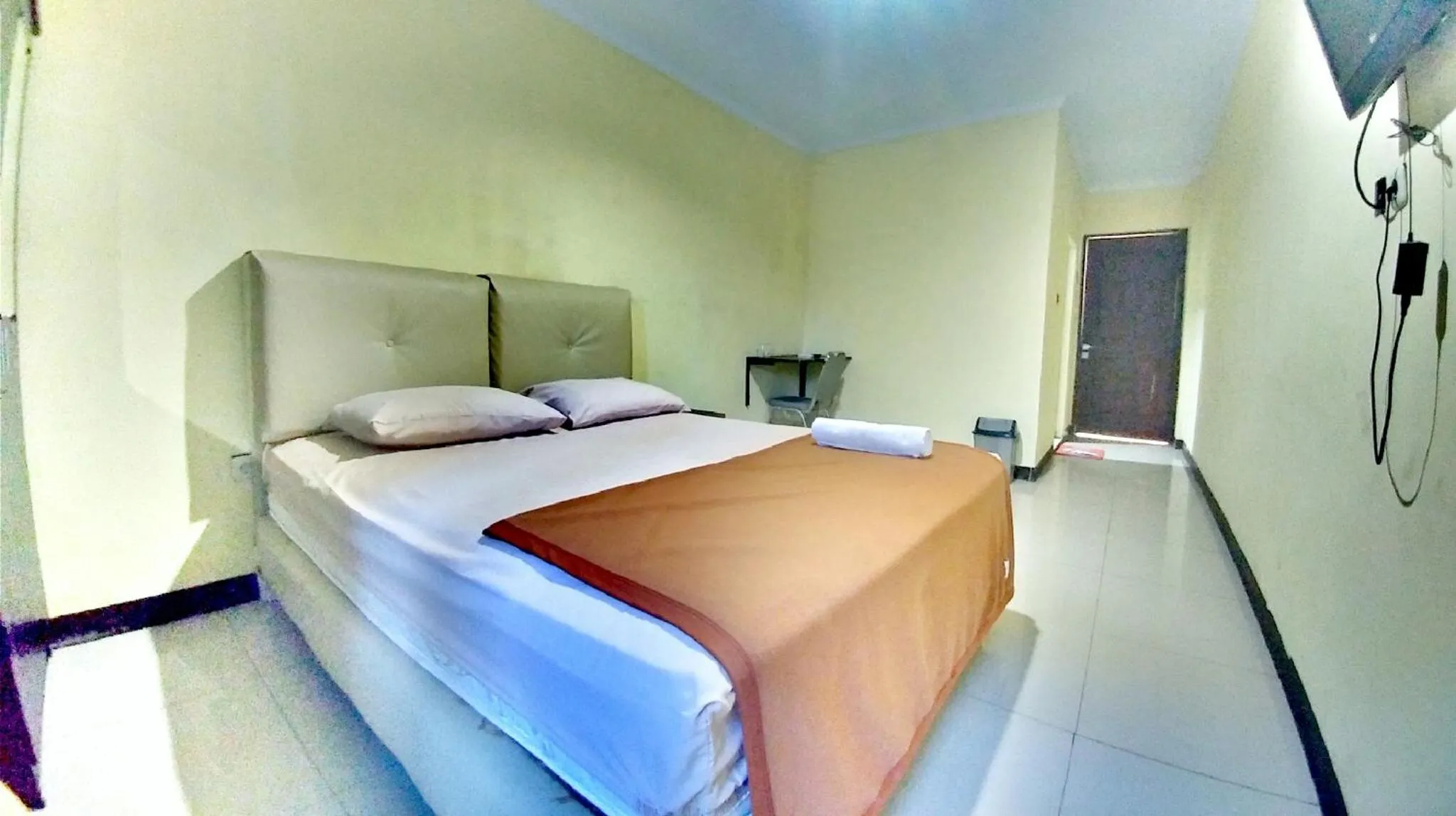 Photo of the whole room, Bed in Quint Hotel