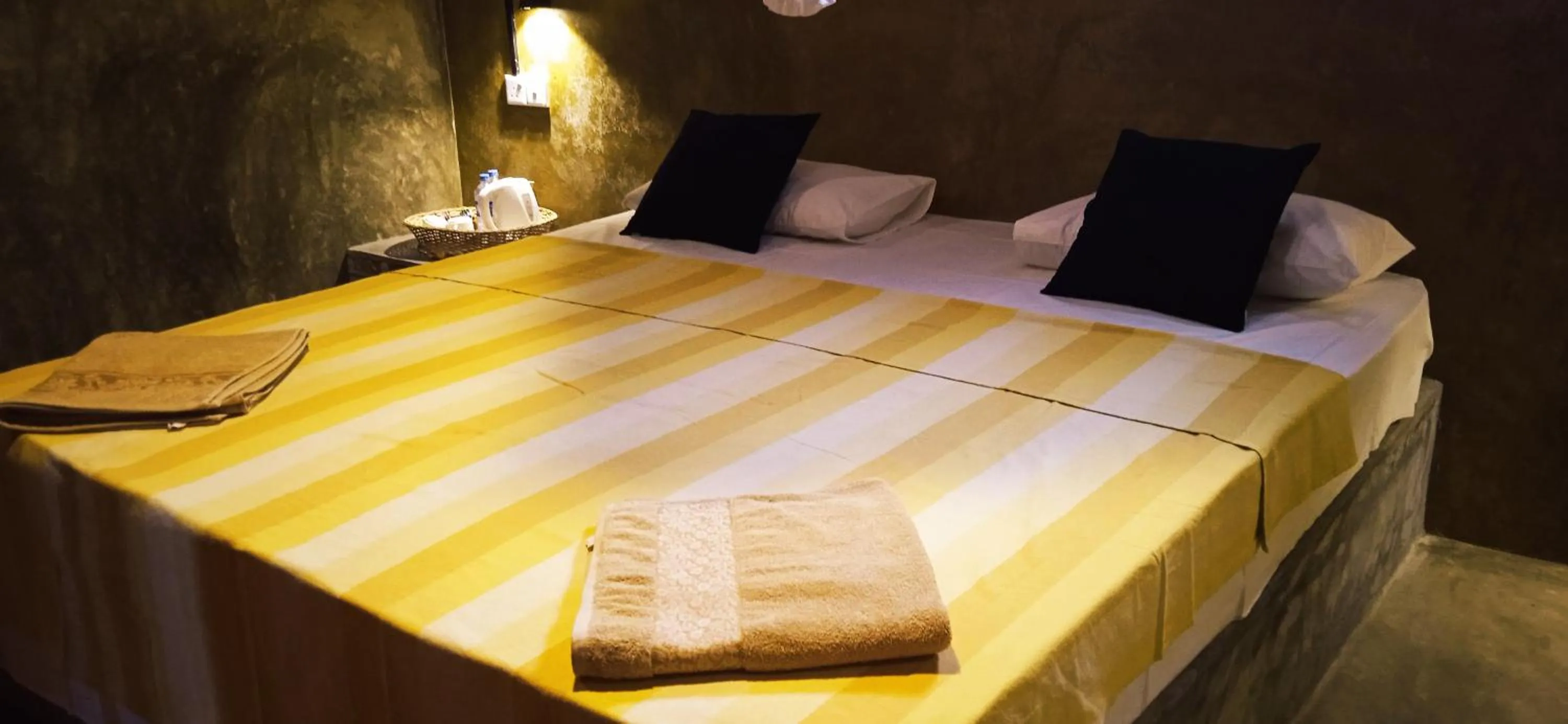 Bed in Negombo The Nature Villa and Cabanas