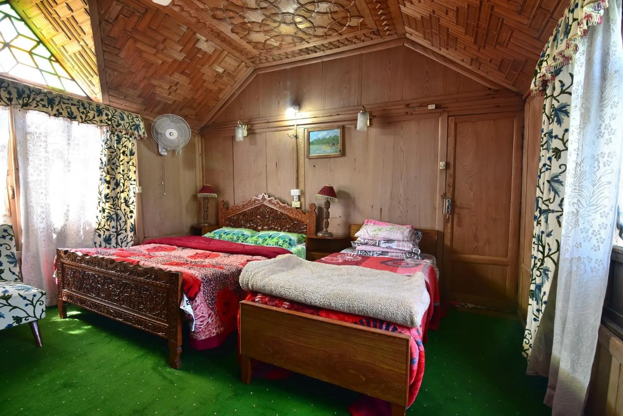 Bed in Golden Hopes Group of Houseboats
