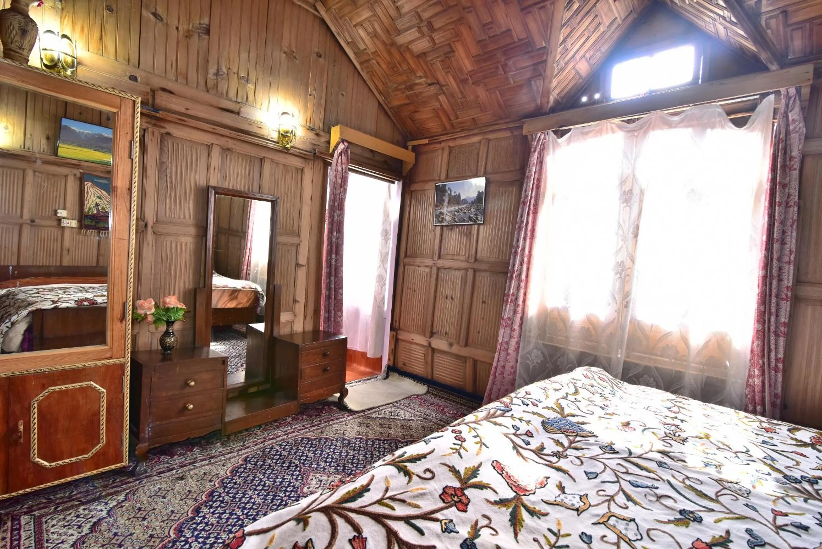 Bedroom, Bed in Golden Hopes Group of Houseboats