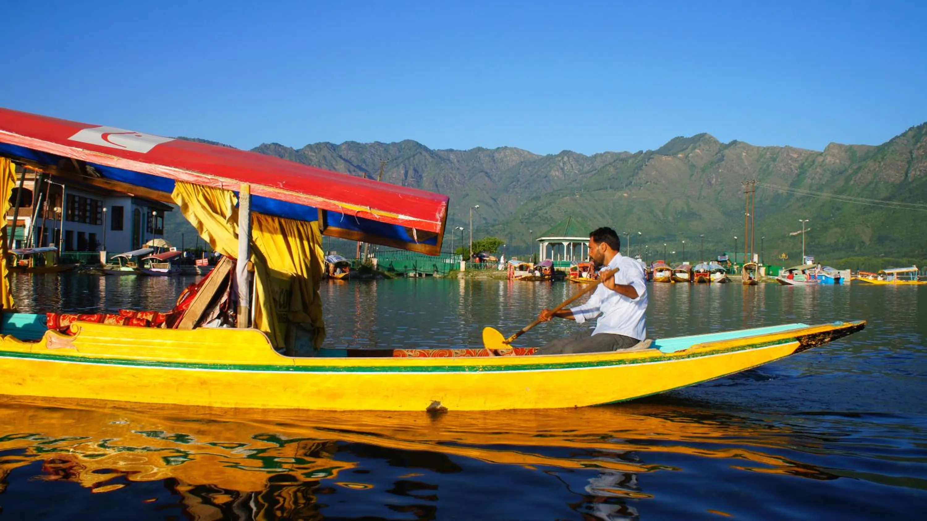 Lake view in Golden Hopes Group of Houseboats