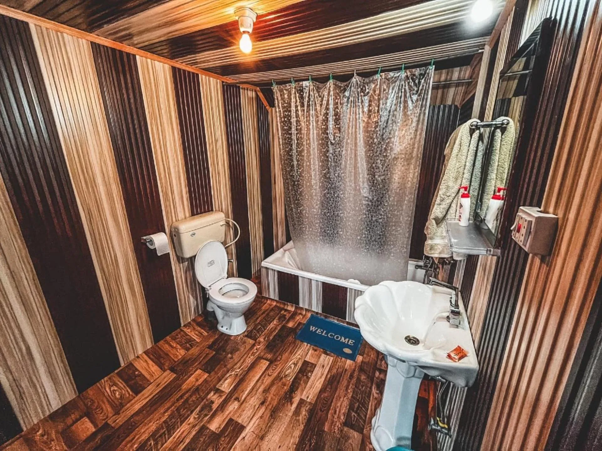 Bathroom in Golden Hopes Group of Houseboats
