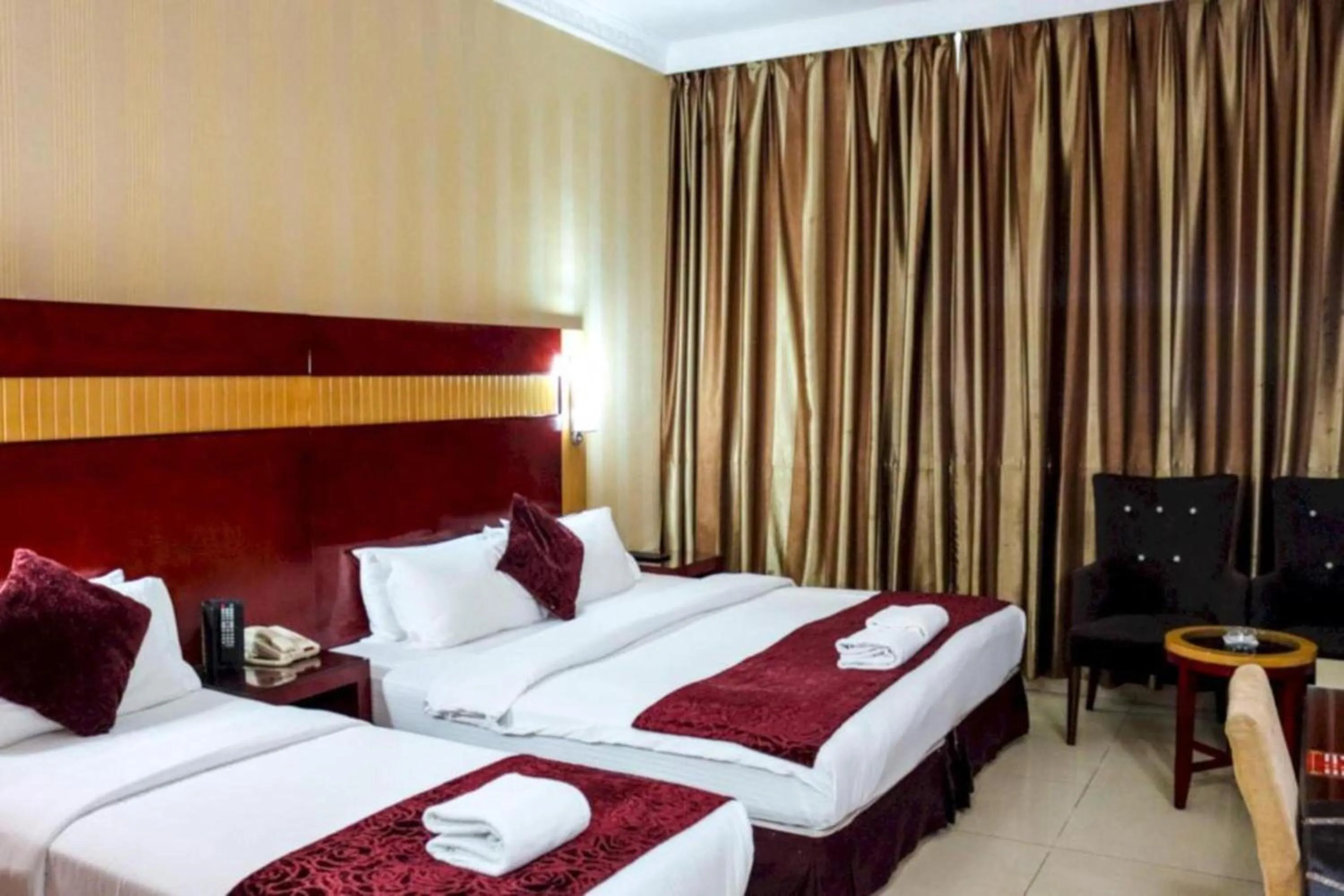 Photo of the whole room, Bed in Palette Phoenix Hotel