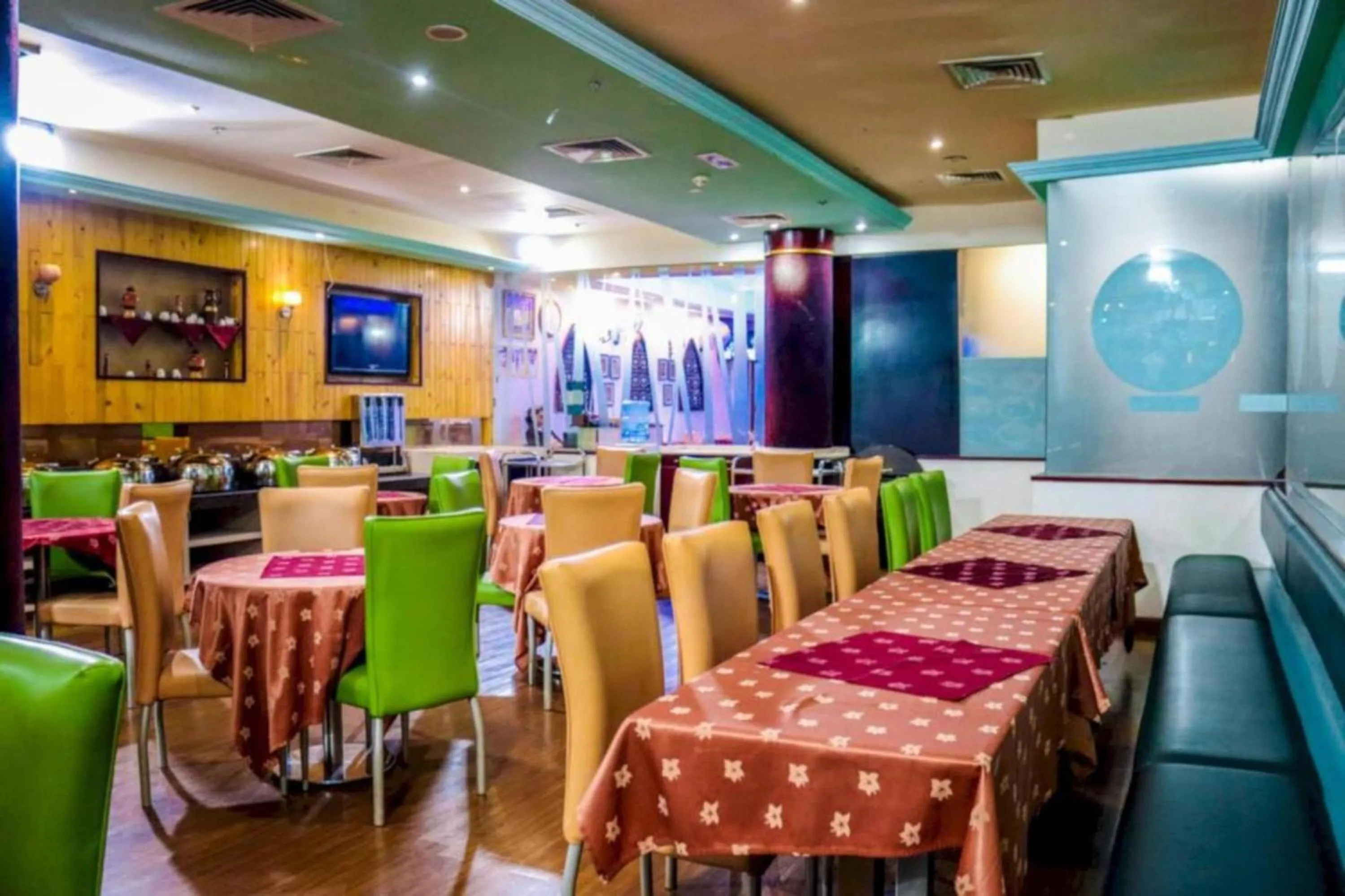 Restaurant/places to eat in Palette Phoenix Hotel