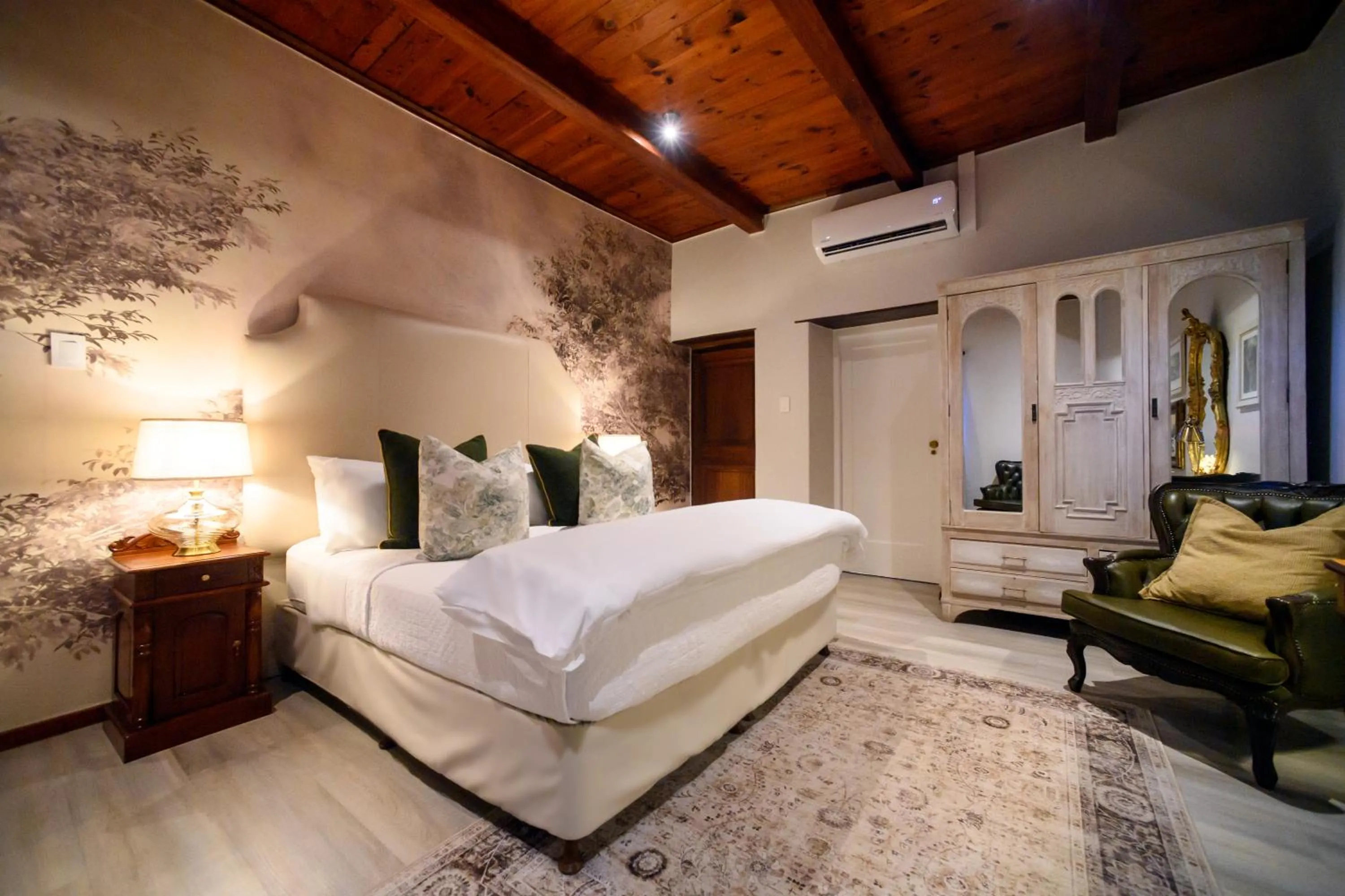 Property building, Bed in Webersburg