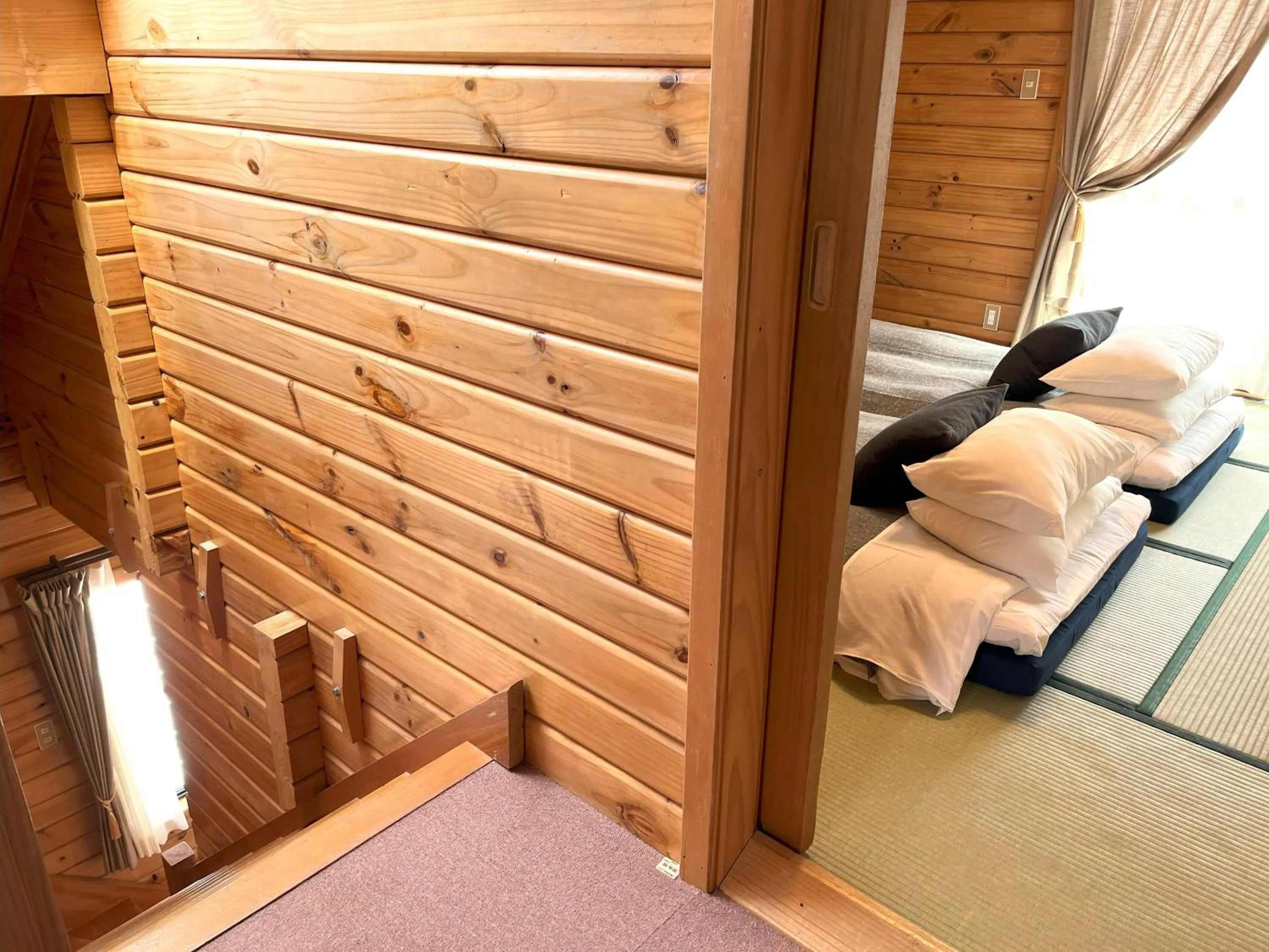 Bedroom, Bed in Log Cottage Epoch
