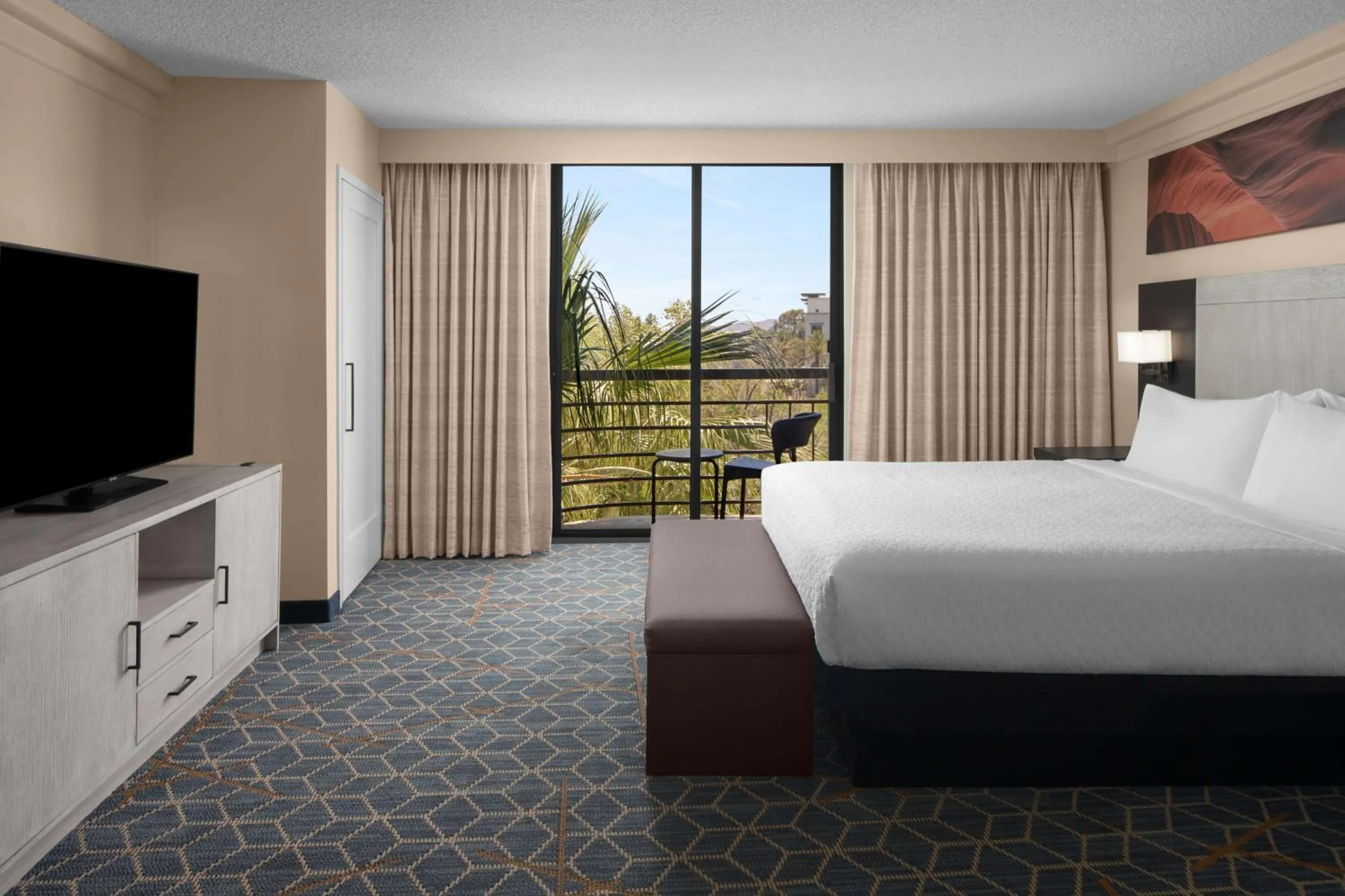 View (from property/room), Bed in Embassy Suites by Hilton Phoenix Biltmore