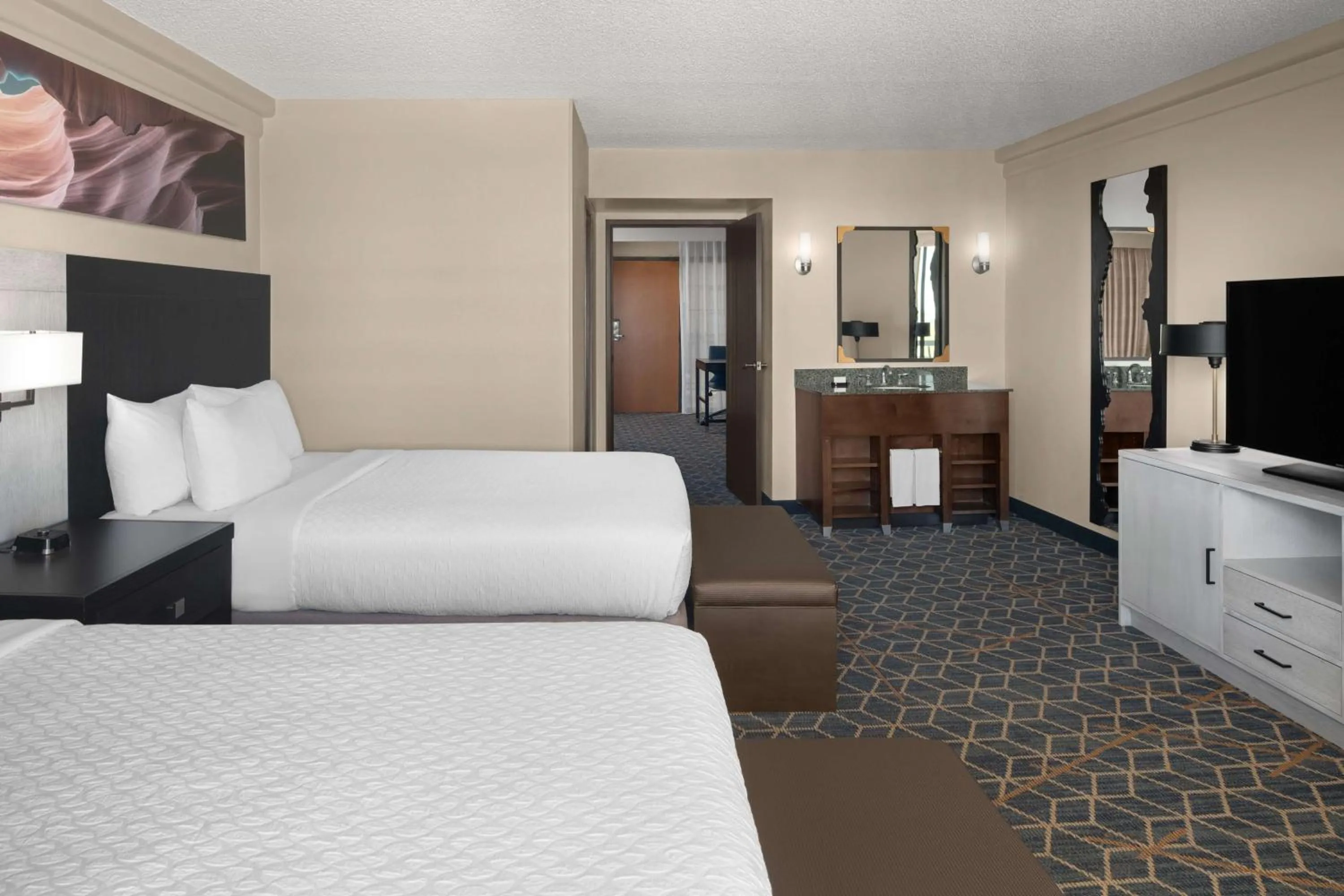 Bed in Embassy Suites by Hilton Phoenix Biltmore