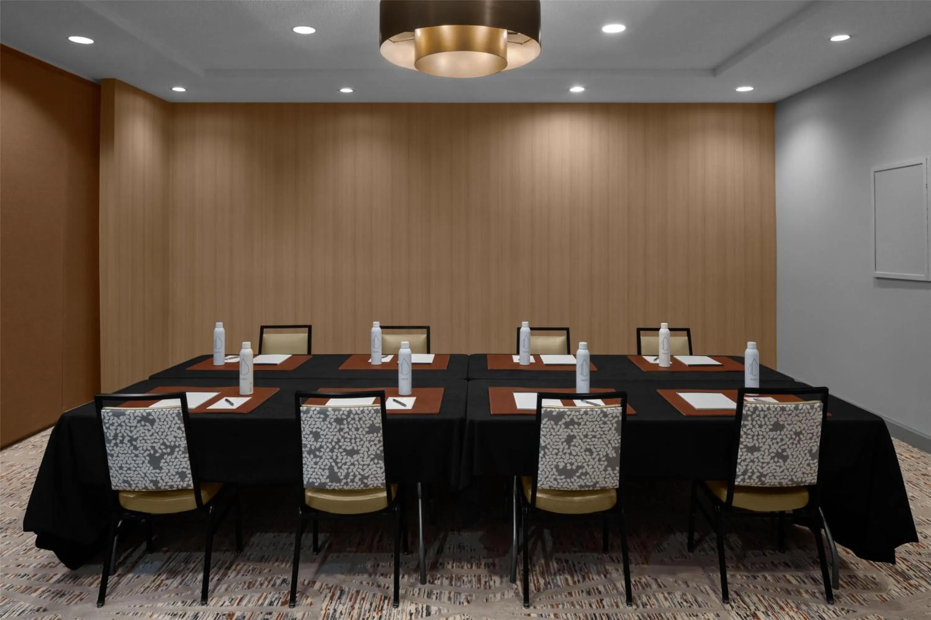 Meeting/conference room in Embassy Suites by Hilton Phoenix Biltmore