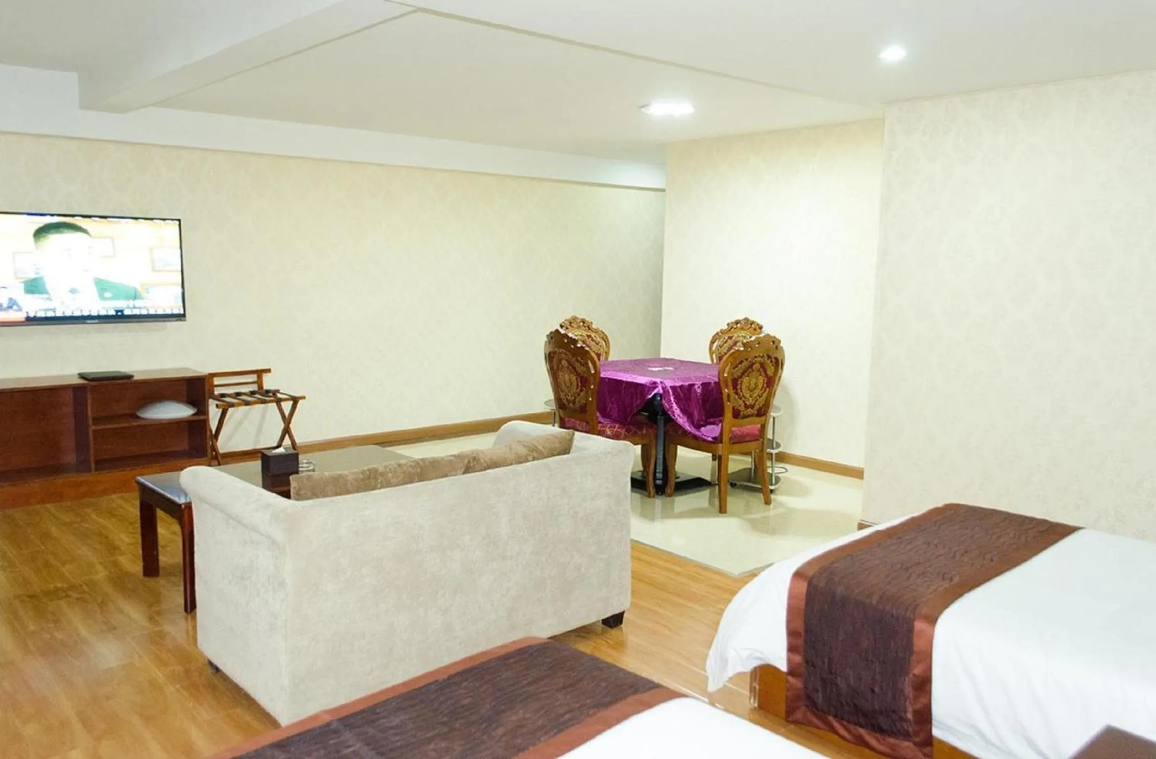Photo of the whole room, Bed in Guangzhou JinTang Hotel