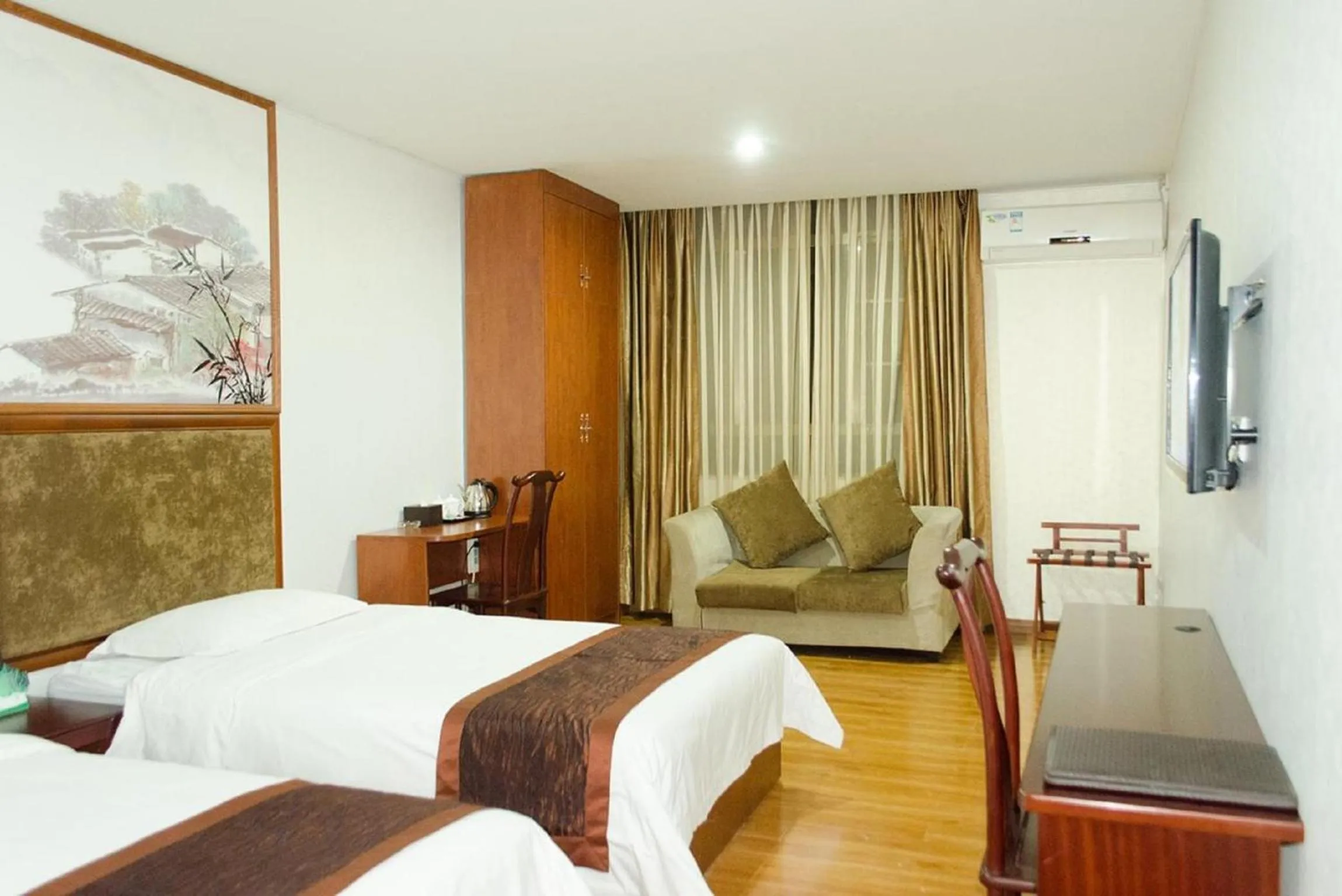 Photo of the whole room, Bed in Guangzhou JinTang Hotel