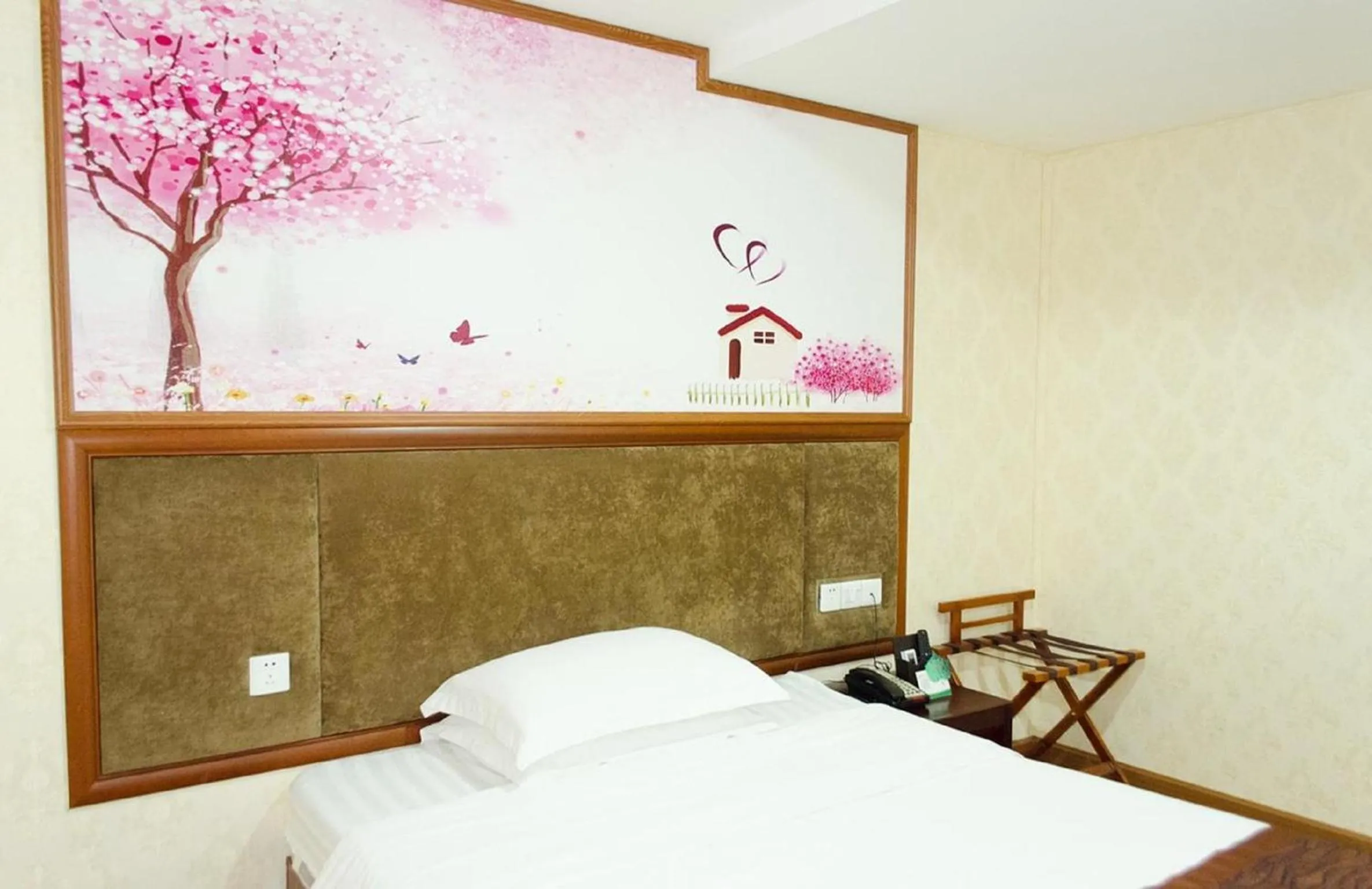 Photo of the whole room, Bed in Guangzhou JinTang Hotel