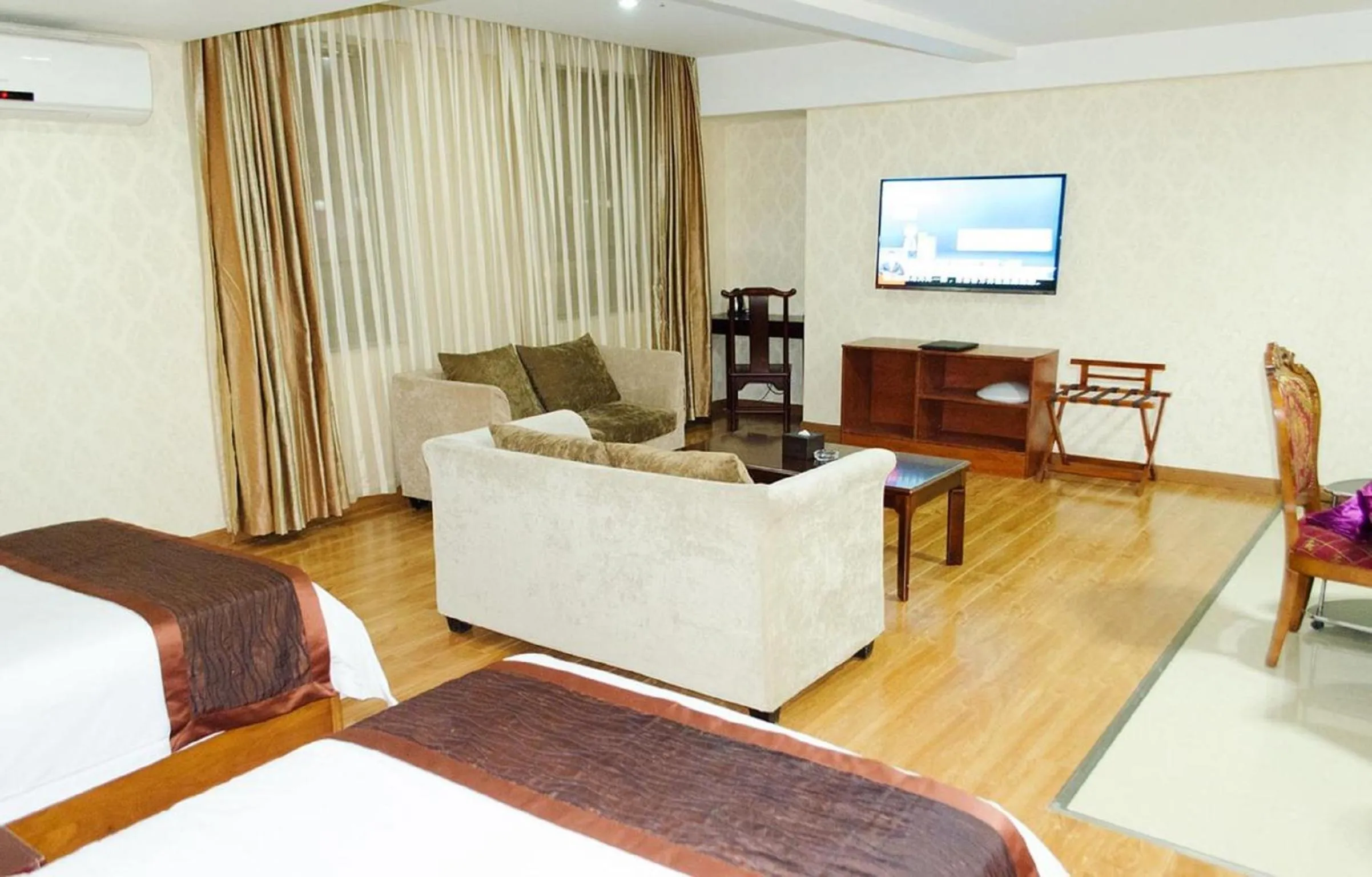Photo of the whole room, Bed in Guangzhou JinTang Hotel